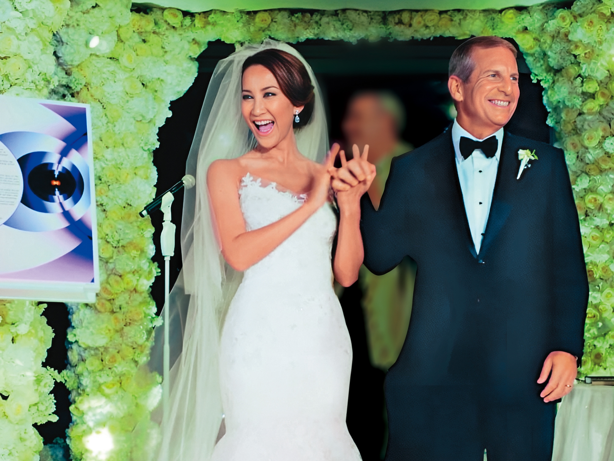 李玟(左)與Bruce(右)一見鍾情,經過8年交往,於2011年舉辦了世紀婚禮。(翻攝自微博)