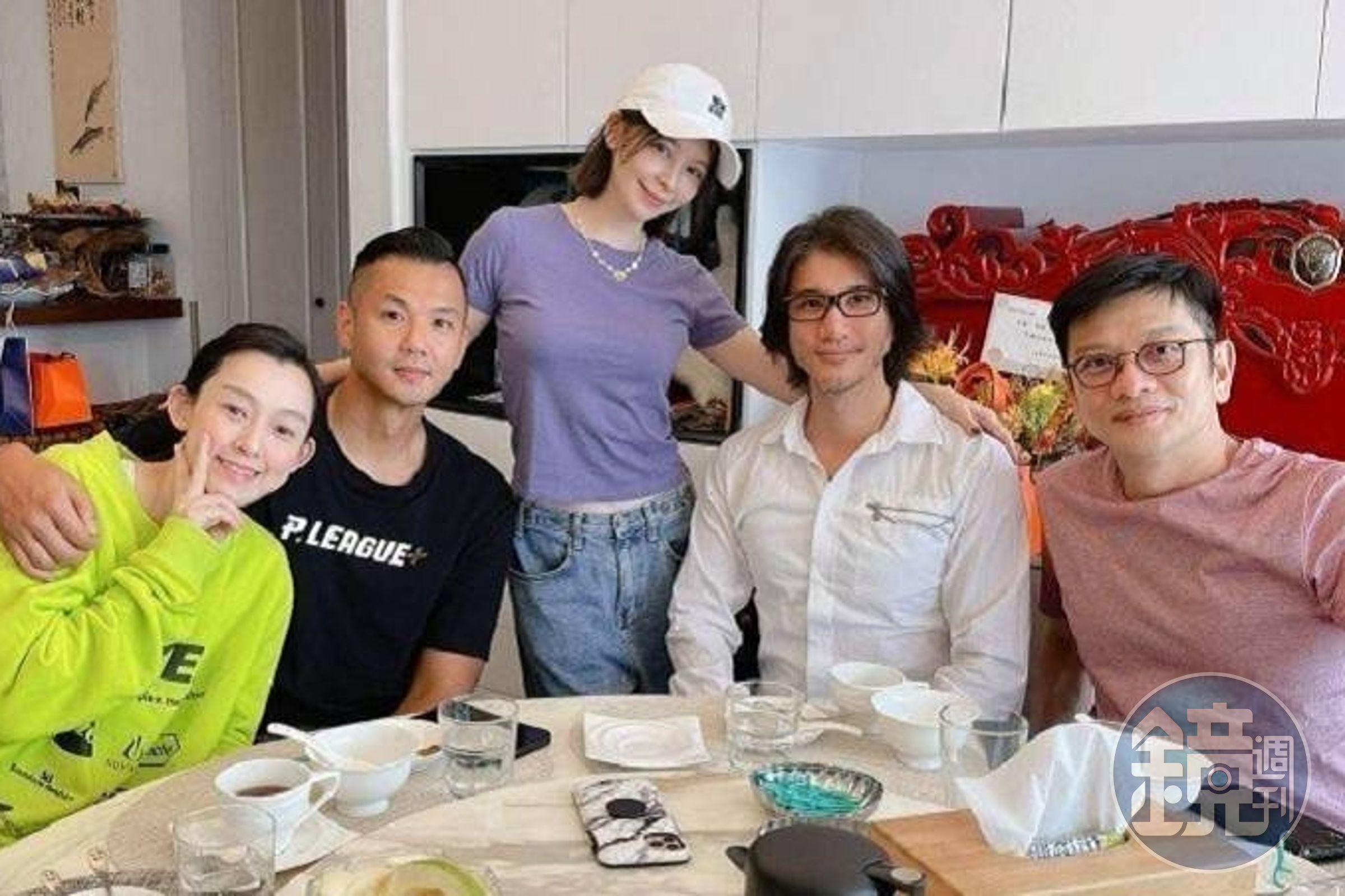 當初讓李靚蕾大吃飛醋的照片,搭上時事又另有一番風味。(翻攝臉書)