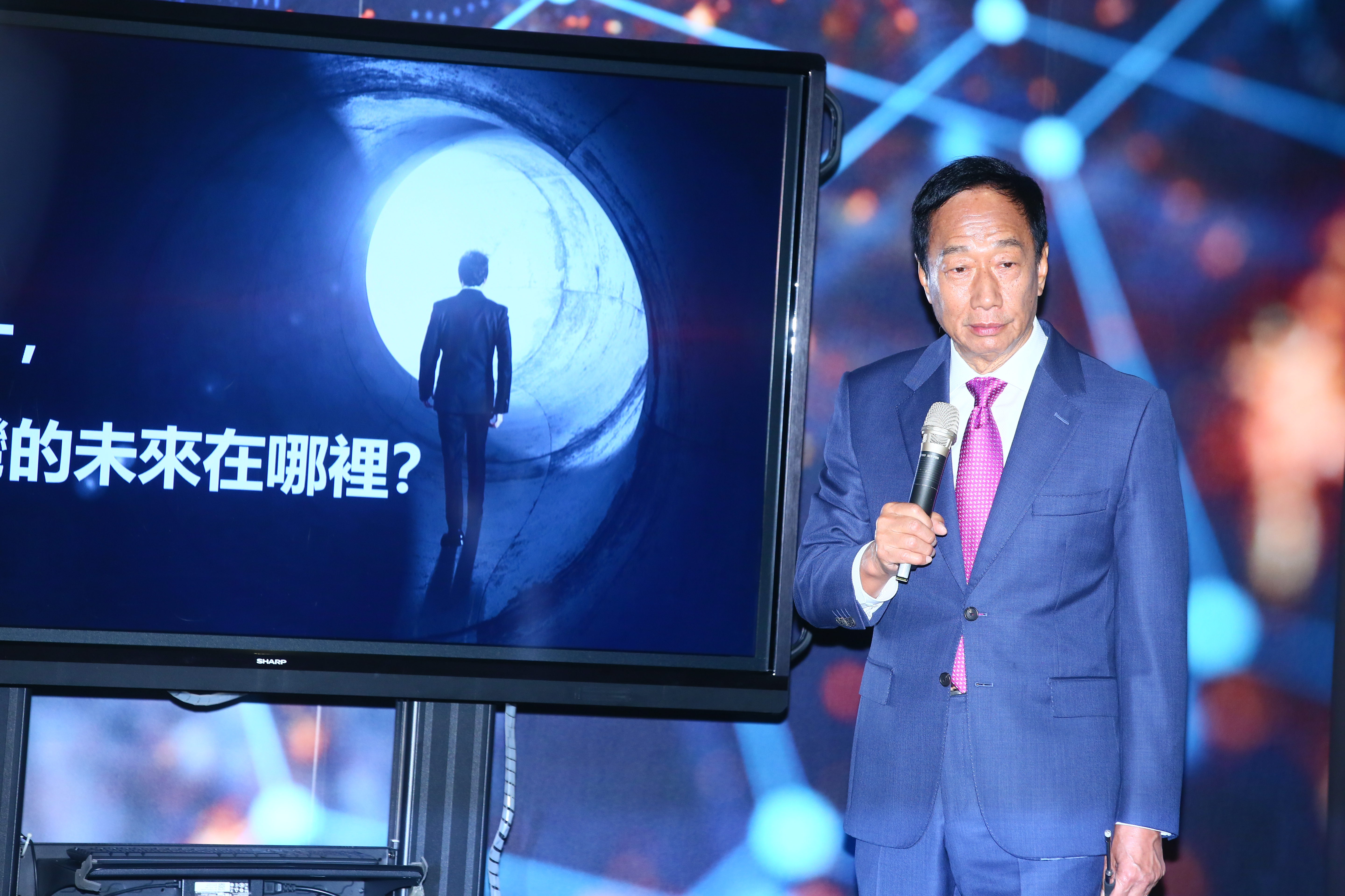 資深媒體人李艷秋認為，郭台銘宣布參選已是箭在弦上，但「郭董現在走的路，到不了總統府。」（本刊資料照）