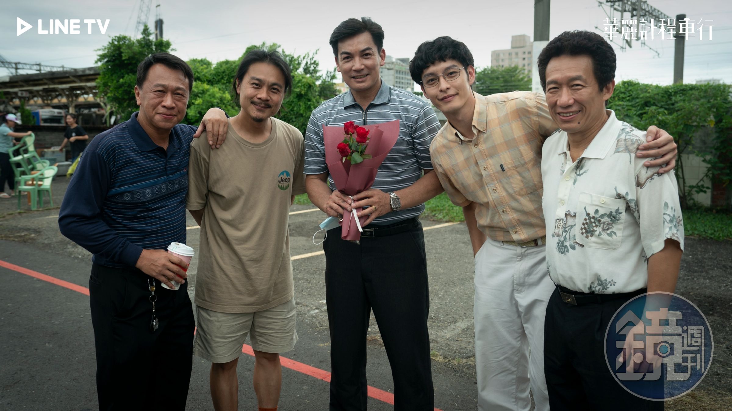 《華麗計程車行》由游安順（左起）、導演黃常祚、伊正、曹佑寧、郭子乾攜手合作。（LINE TV提供）