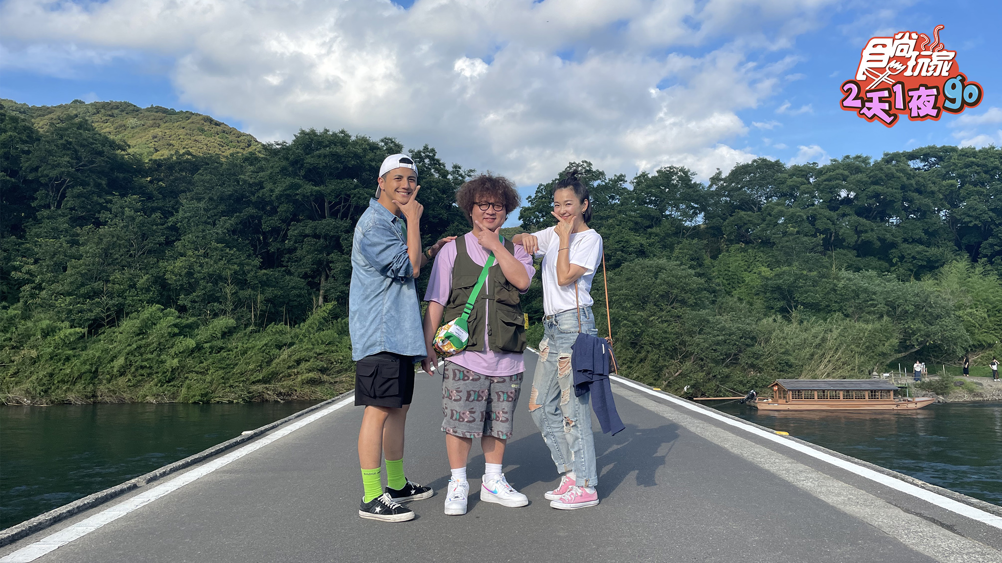 曾子余（左起）、納豆、六月到日本出外景。（TVBS提供）
