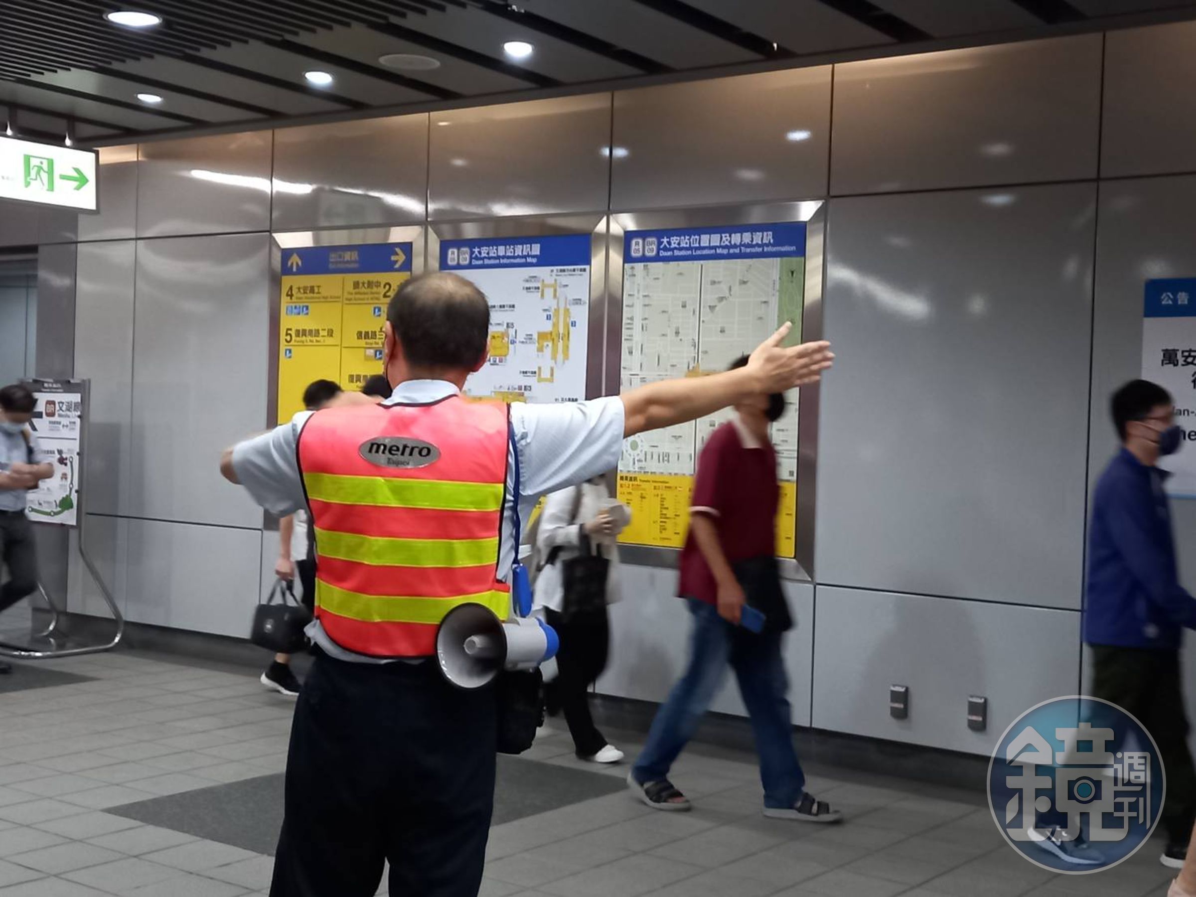 去年萬安演習車站人員引導。（北捷提供）