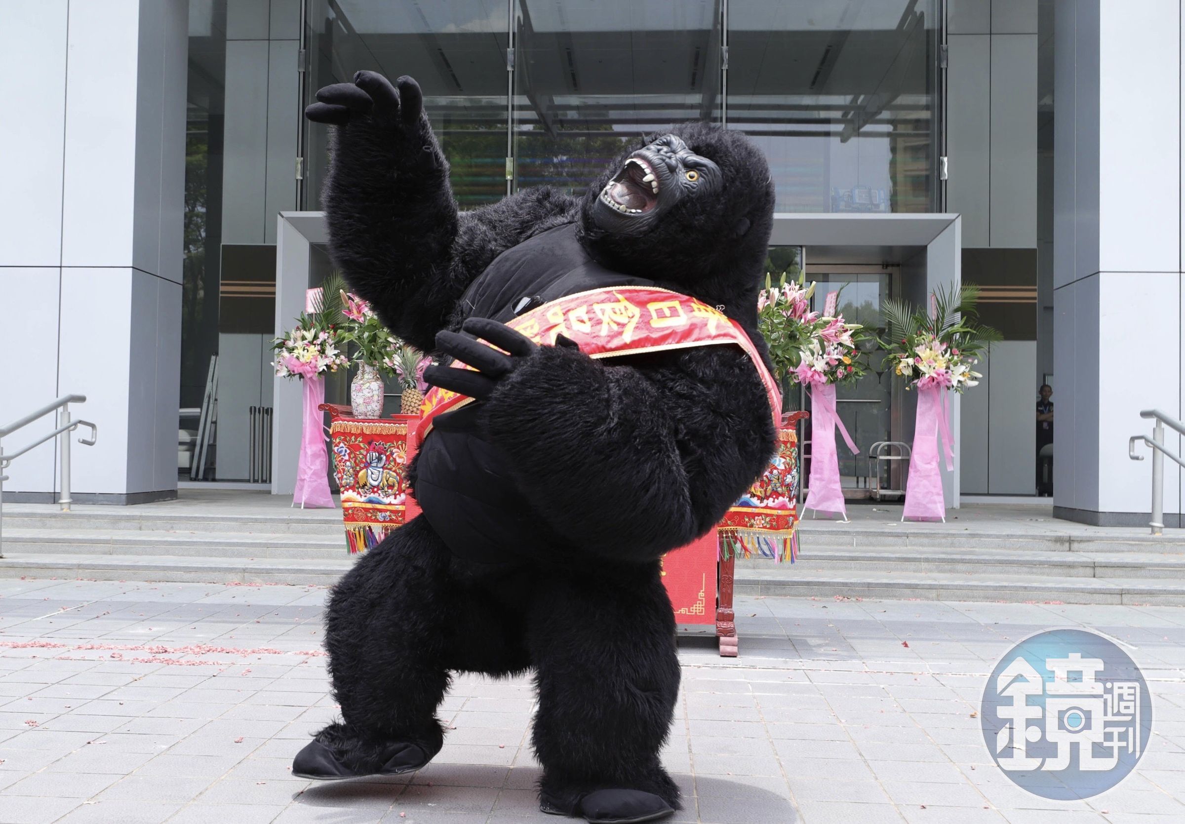 民視8點檔《市井豪門》邀請蘆洲的鍾藝劇團「金剛陣頭」客串演出。（民視提供）