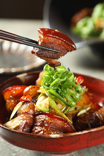 傳統湘菜必吃的「毛氏紅燒肉」在這裡也嘗得到。（498元／份）