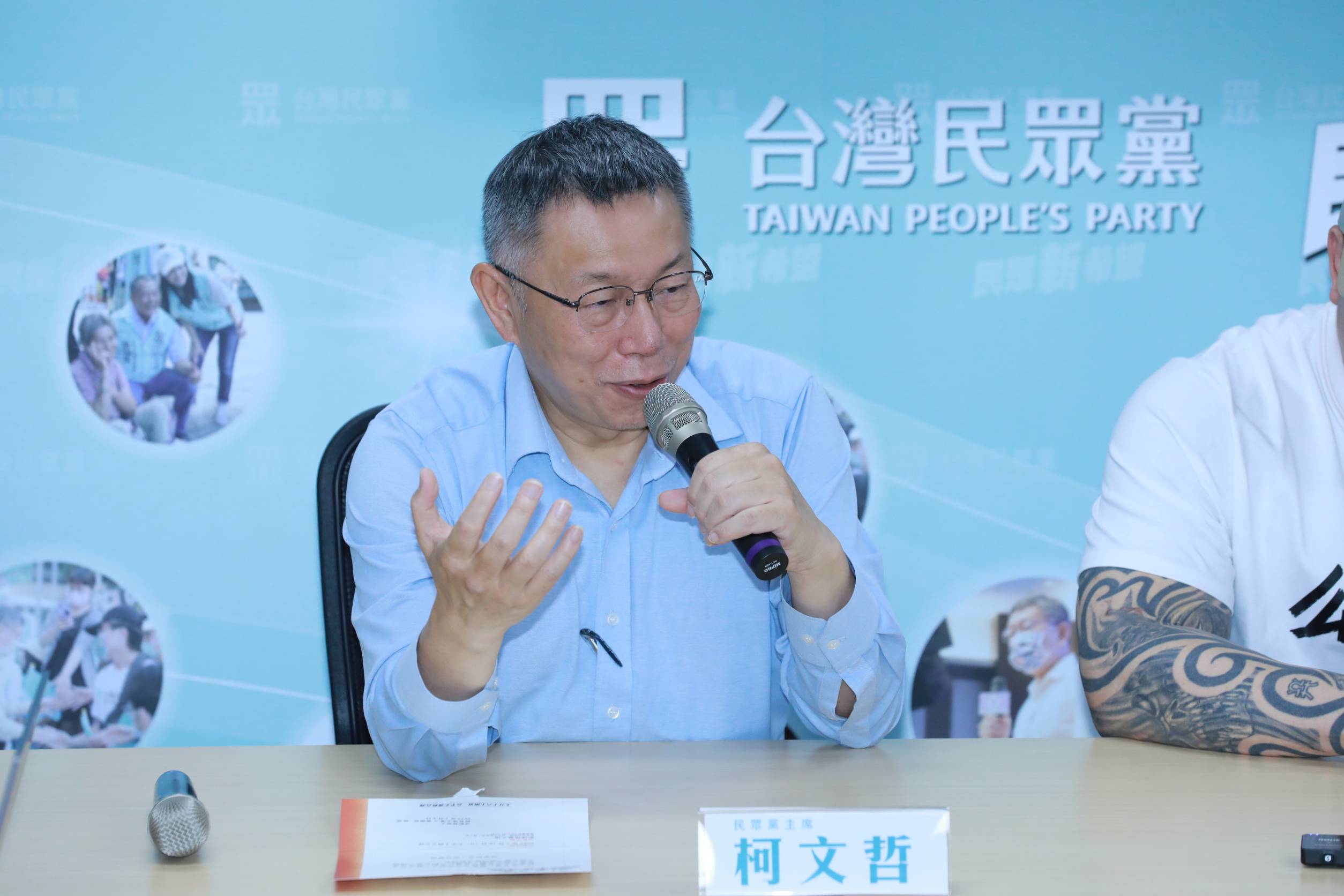 柯文哲日前談到兩岸問題時，藉機揶揄蔡英文、賴清德以後都不要拜媽祖、關公，因都是外省人、來自敵國的，「都是中共同路人，不是嗎？」（本刊資料照）