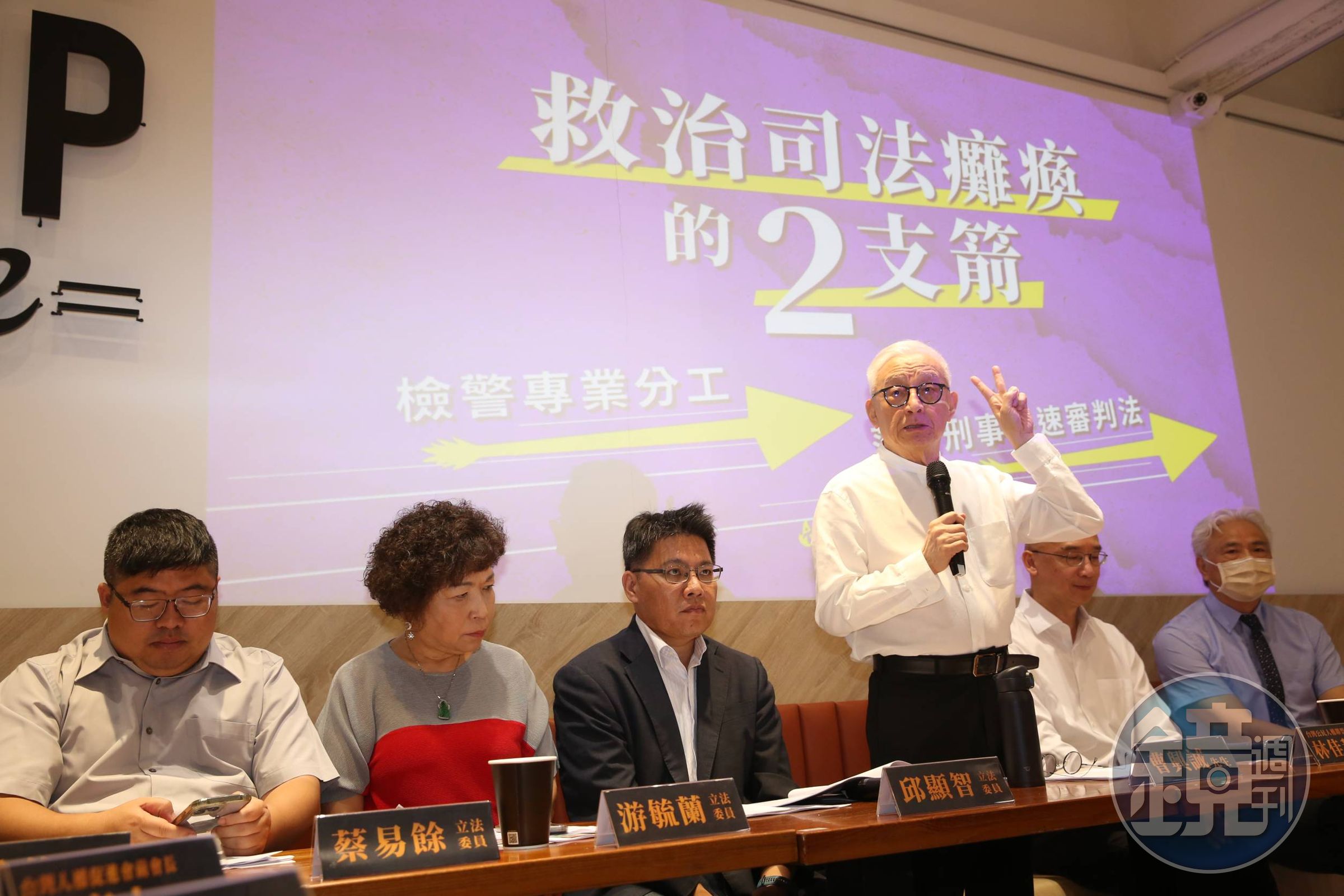 曹興誠今在立法院召開記者會，提出修法說帖，請立院緊急救治司法癱瘓。
