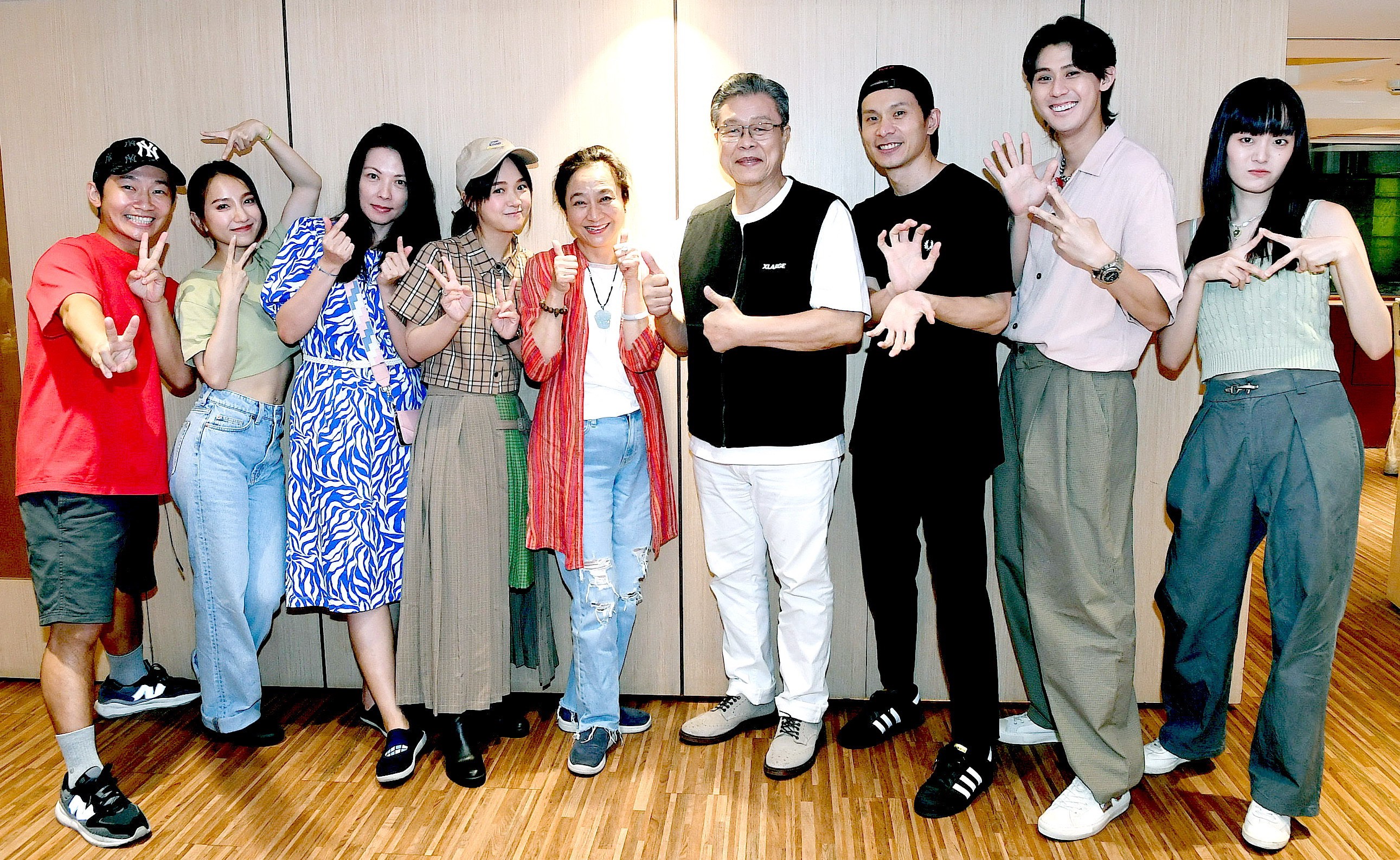 《我的意外室友》上週末殺青酒集結眾演員齊聚一堂。（華視提供）