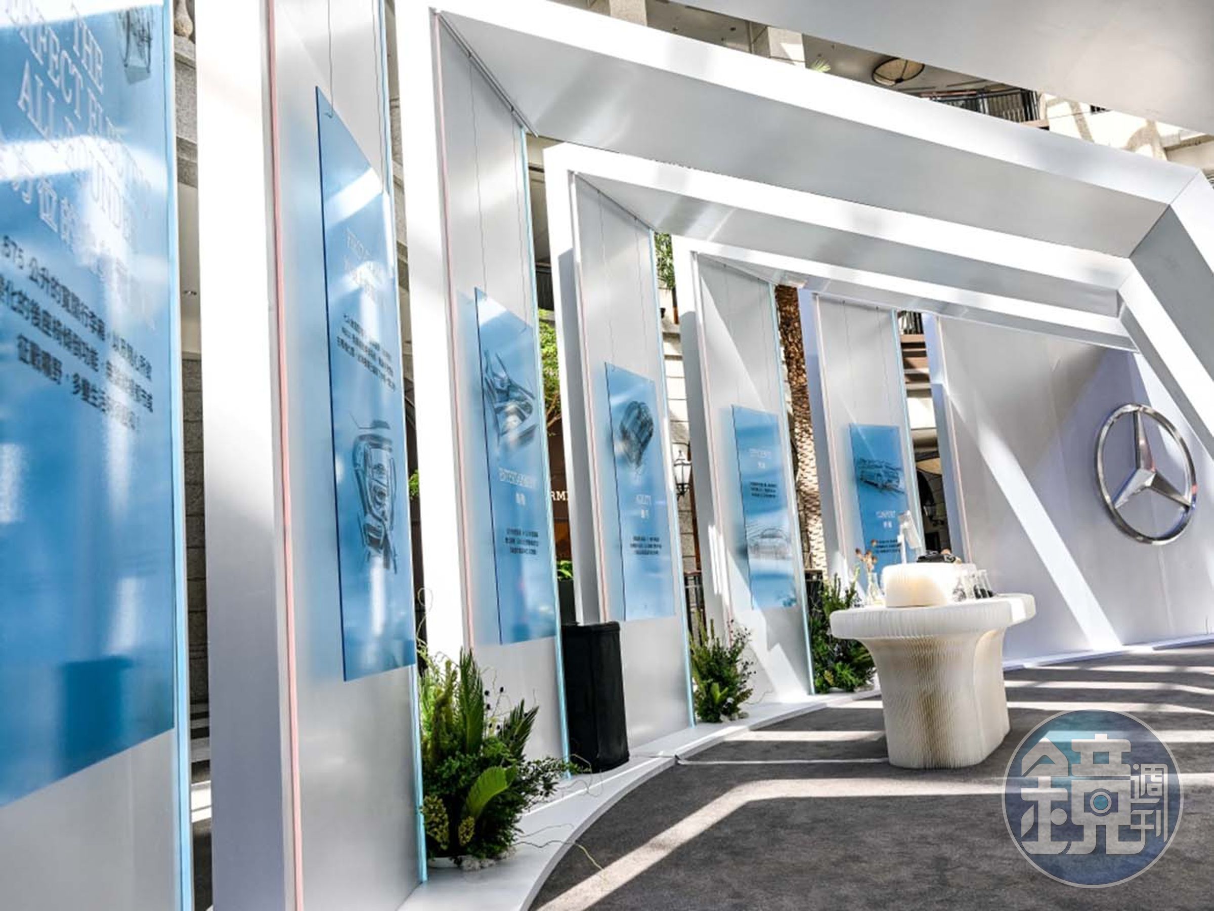 精心的佈置，將Mercedes-EQ 致力於先進豪華、純電科技與永續發展的實踐，具象化展示在大眾視野。