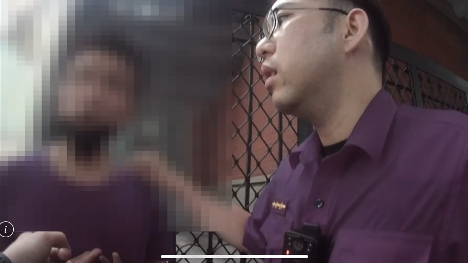 副駕駛座陳男報錯生日跟地址,遭警識破冒用他人身分。(翻攝畫面)