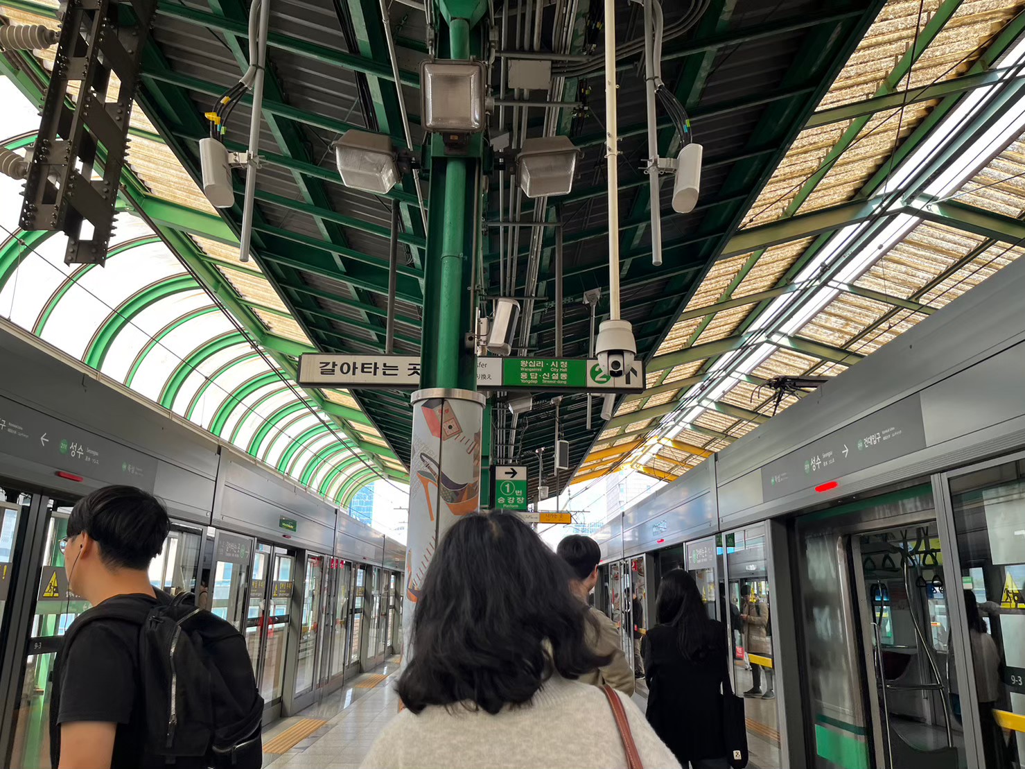 首爾地鐵將於10月7日以刷交通卡為準上漲至1,400韓元，預計明年也會調漲價格。