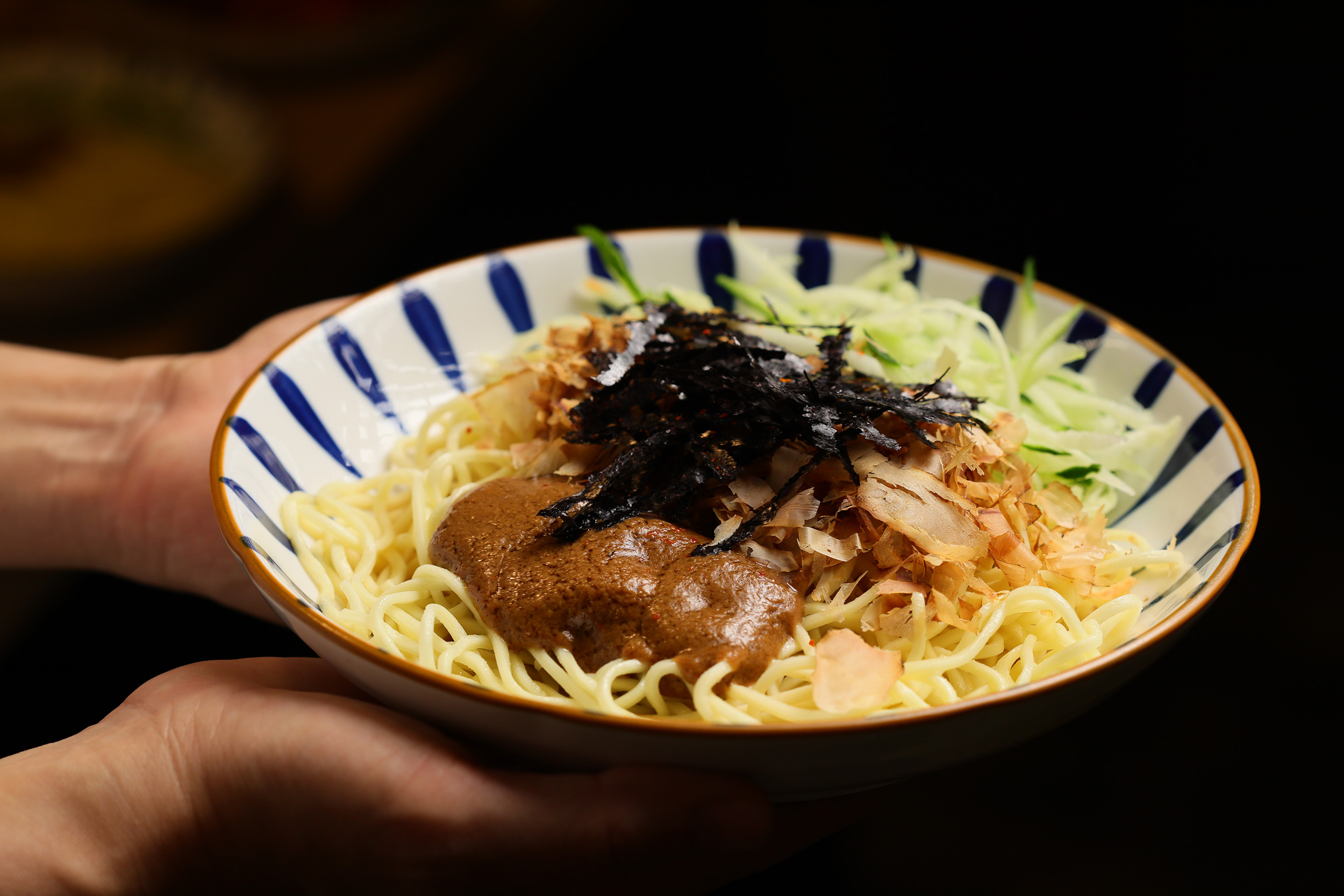 位於板橋府中站附近的「今日子涼面」推出吃得到獨特海潮味的「和風柴魚涼麵」。