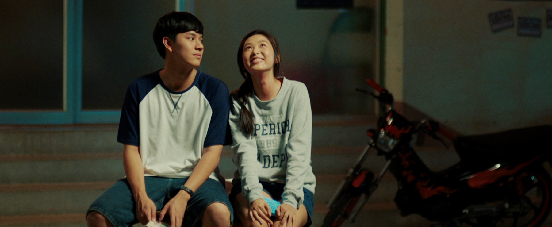 Nanon（左）與Film（右）在片中大談青澀愛戀。（采昌國際多媒體提供）