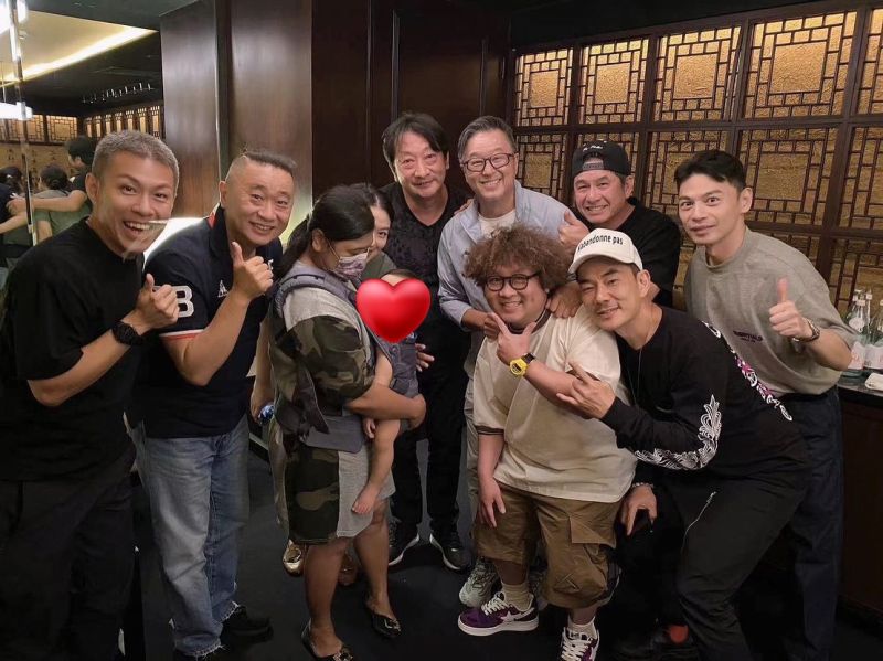 王偉忠po出《全民大悶鍋》班底聚會的照片。（翻攝自王偉忠臉書）
