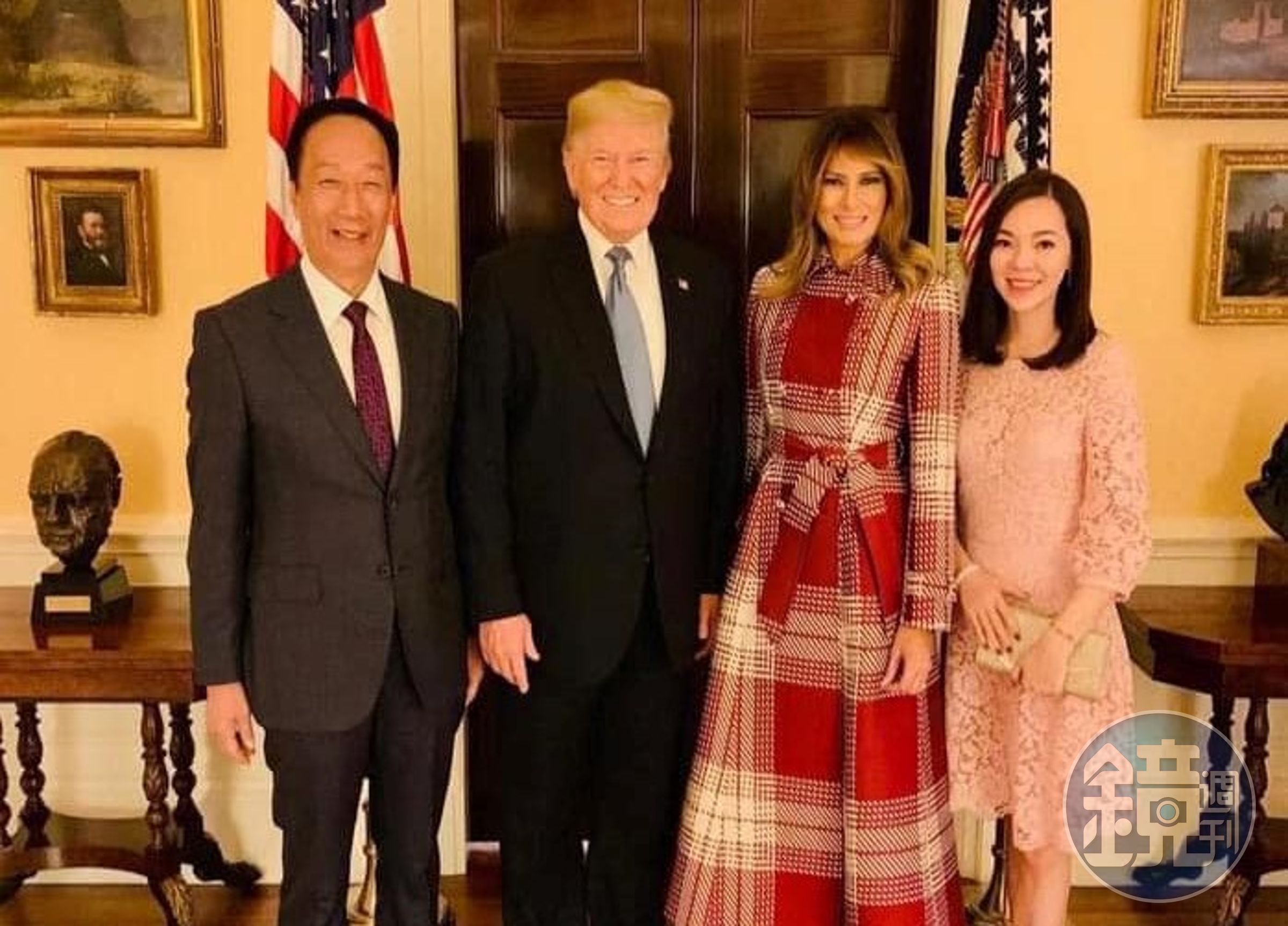 郭台銘、曾馨瑩夫婦曾與前美國總統川普、夫人梅蘭妮亞見面。（翻攝郭台銘臉書）
