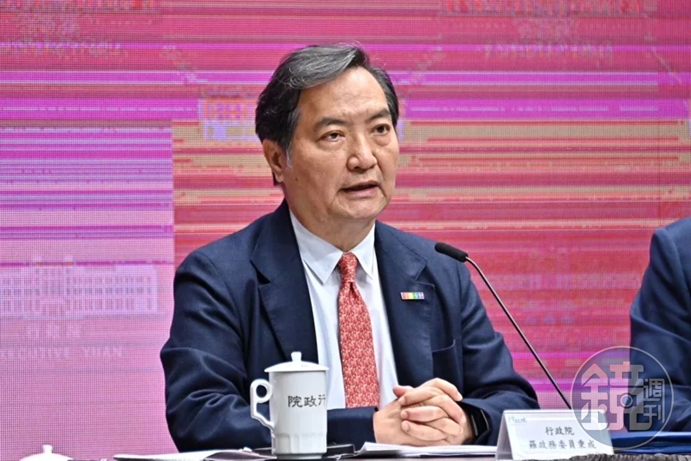 羅秉成稱,權勢性騷是這次修法增訂的類型,但要件會帶出後續賠償及刑期,故範圍要明確。(行政院會提供)