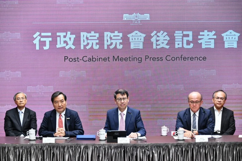 行政院今日通過《性騷擾防治法》《性別工作平等法》及《性別平等教育法》的「性平三法」修正草案。（行政院提供）