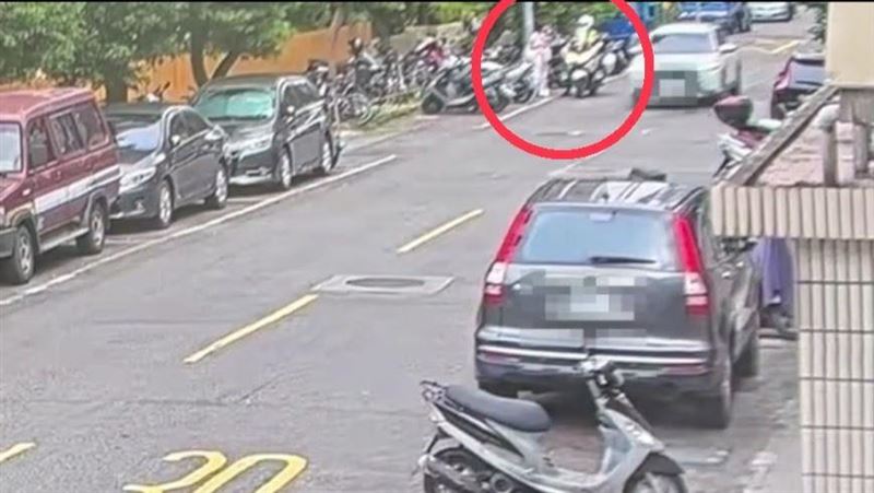 台北市一名女子遭交警盤查，孰料對方竟說出「是不是沒穿內衣」「會引誘別人犯罪」。（翻攝畫面）