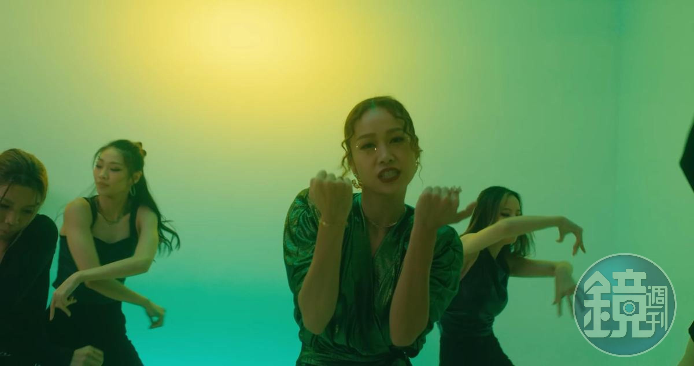 黃心穎自資推出單曲，打算以唱跳歌手重新出發。（翻攝自MV）