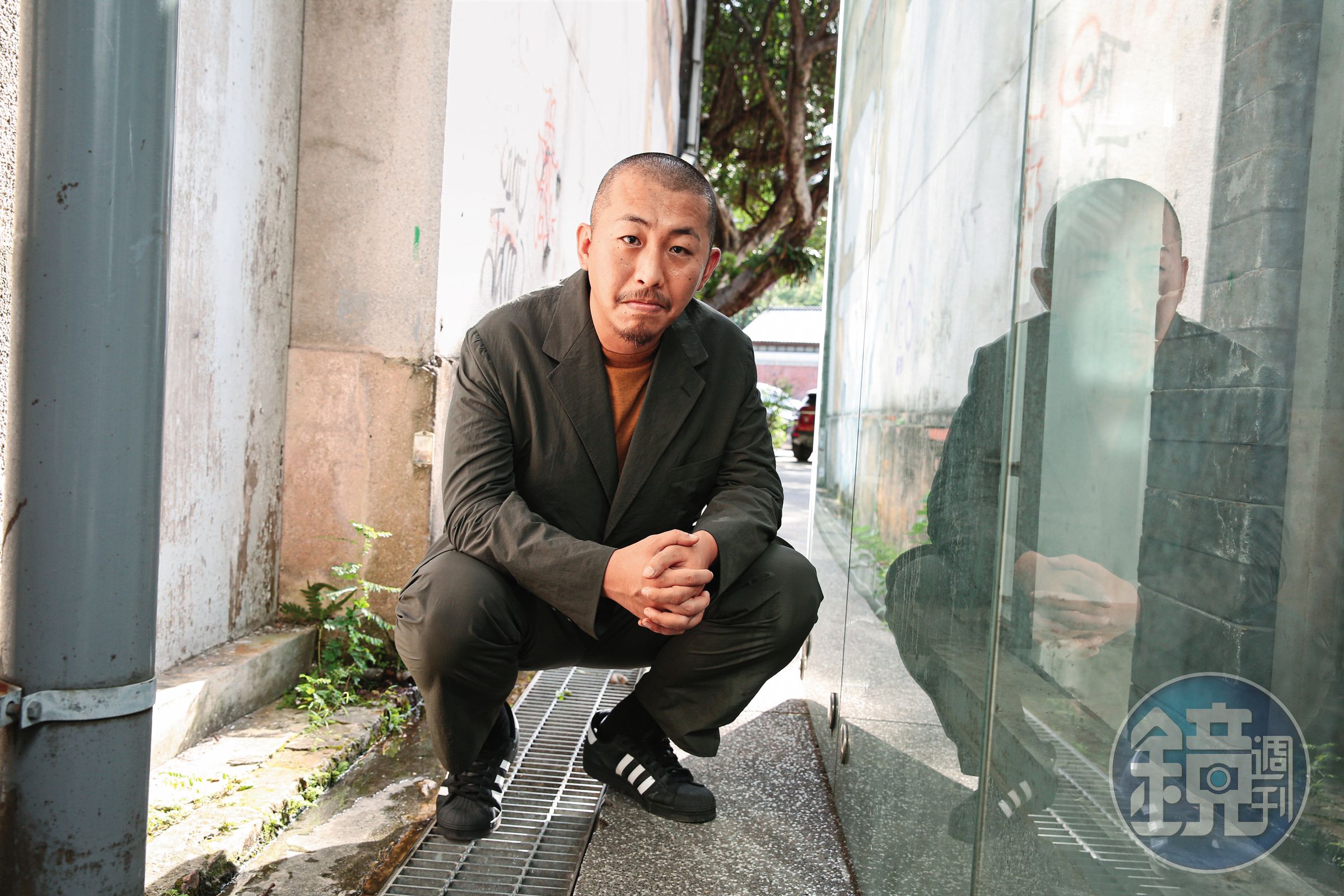編導三宅唱不只針對影片涉及的各種題材進行田調與訪問,也親自下場練習拳擊。