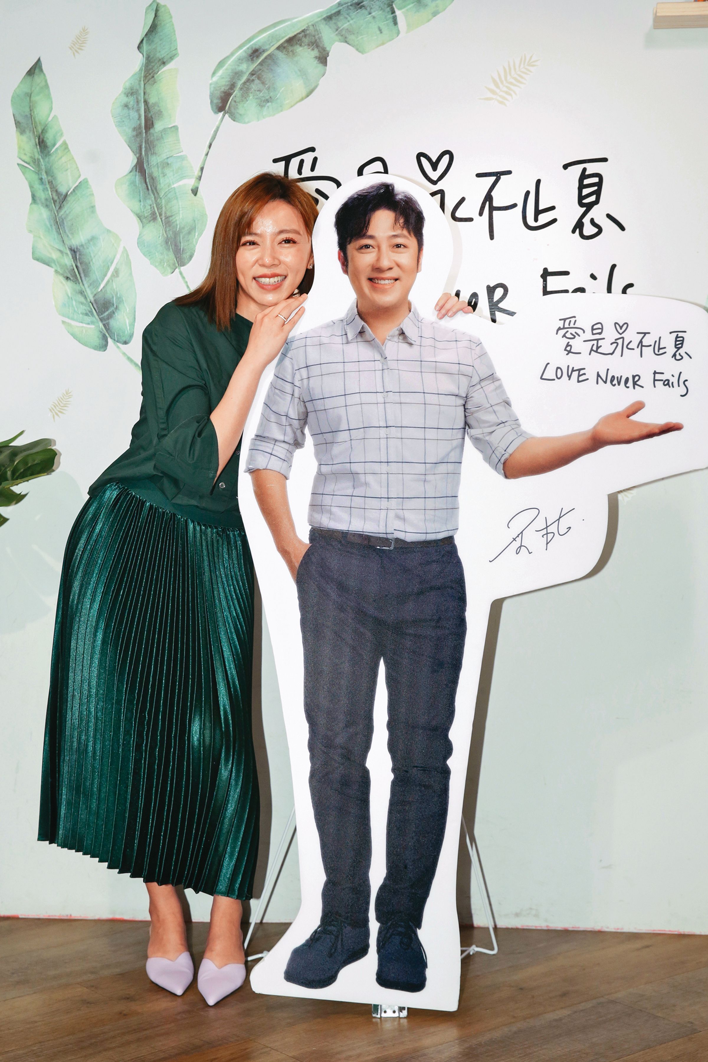 王瞳愛心滿滿,對於浪浪非常關注,也參與不少慈善活動,為愛出一分力。