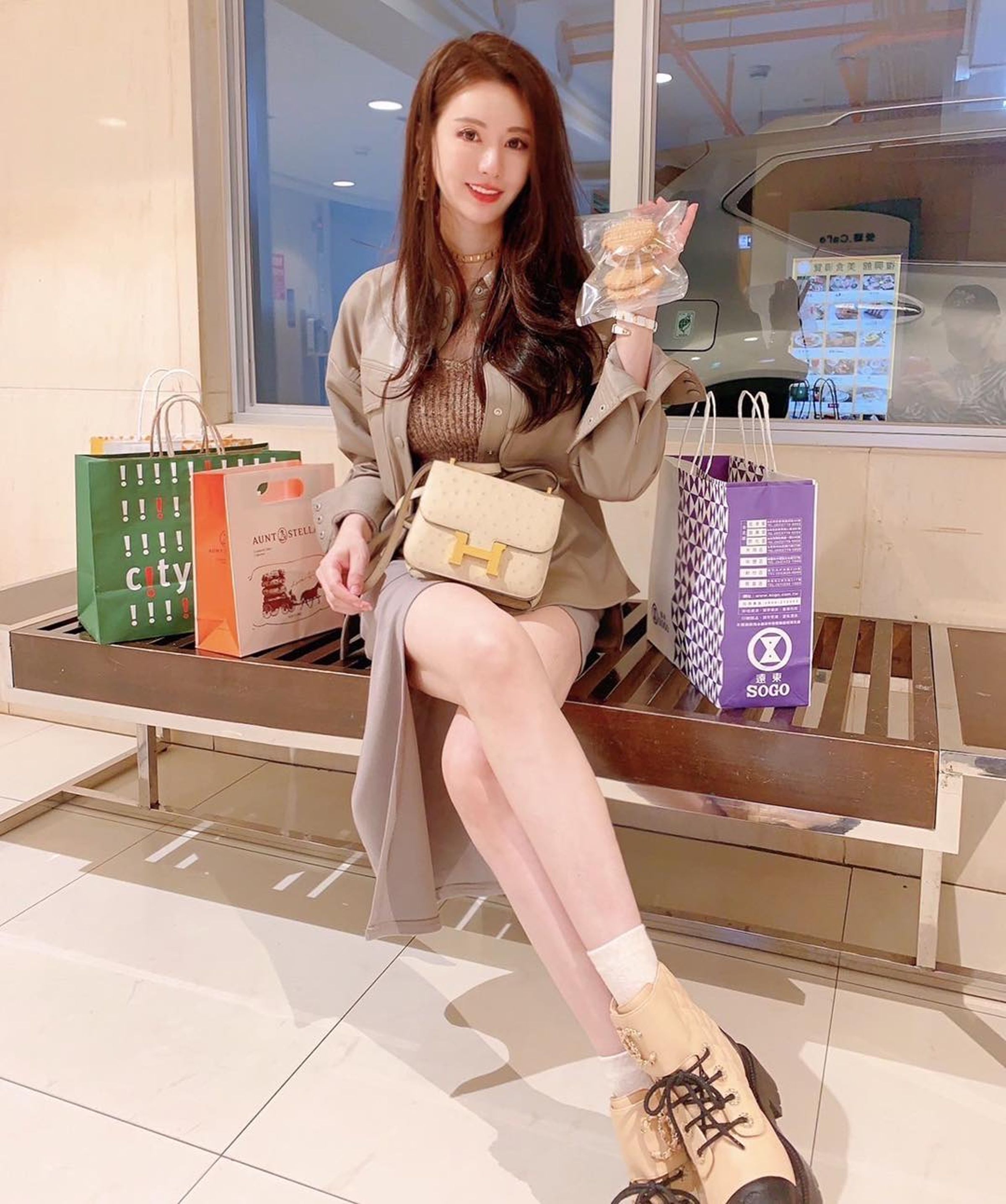 王瀅與老公楊立傑結婚13年,日前她在社交網站大吐苦水,不僅寫下夫妻間相處的細節模式,也抱怨老公時常對自己轟炸式提問。(王瀅臉書)