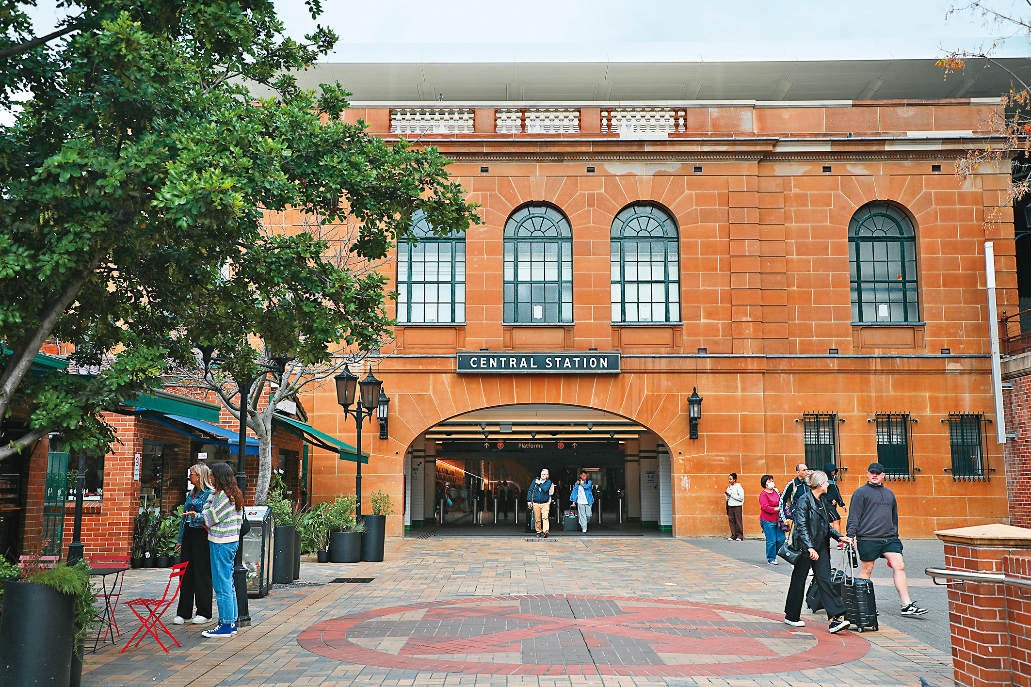 雪梨的中央車站歷史悠久，交通方便，搭電車去機場只要20分鐘，如果自助遊的話可以選擇住在這一帶。