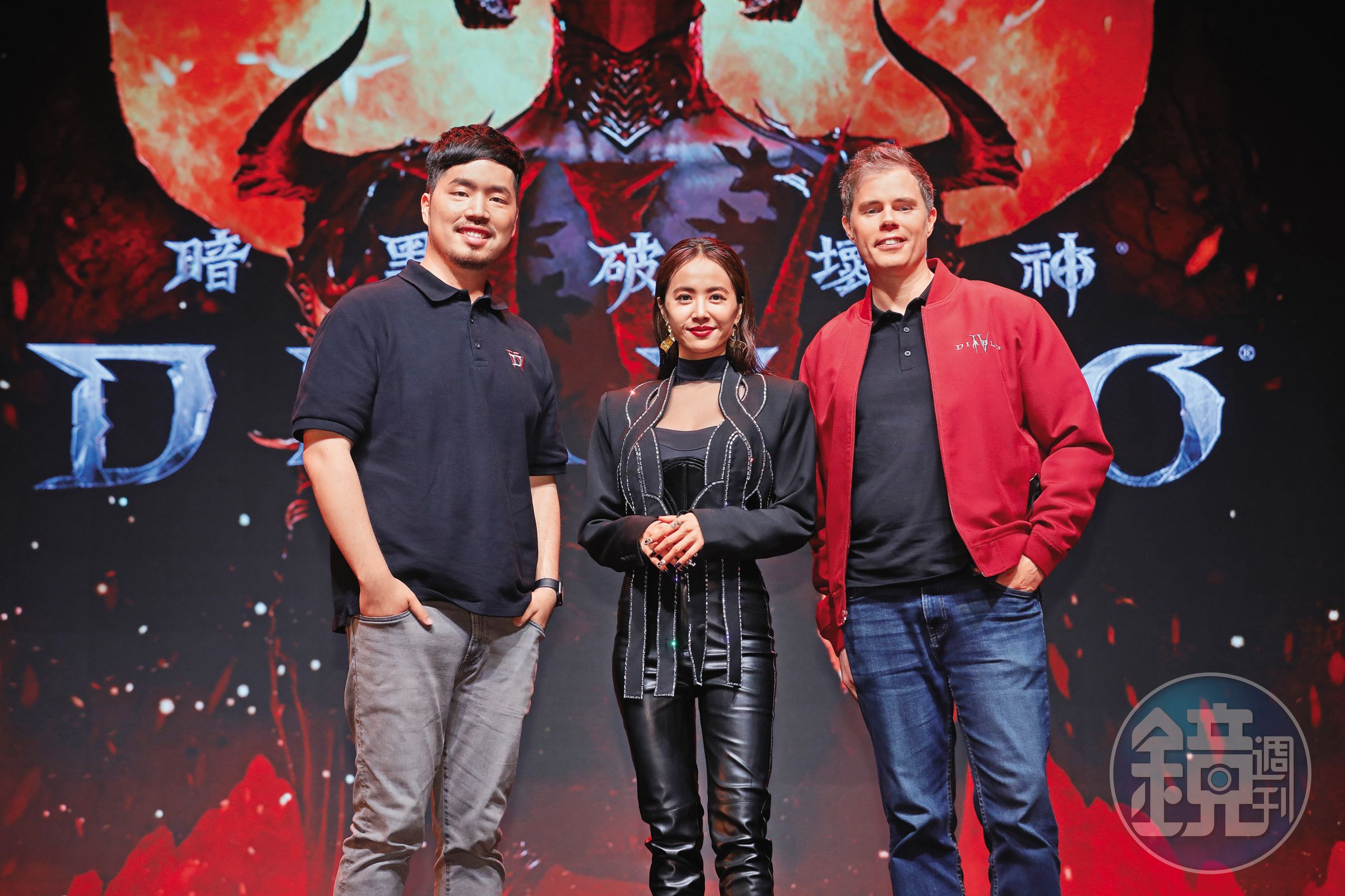 蔡依林(中)擔任《暗黑破壞神IV》台、港、澳代言人,遊戲總監Joe Shely(右)、資深遊戲製作人Paul Lee(左)來台參加上市記者會。