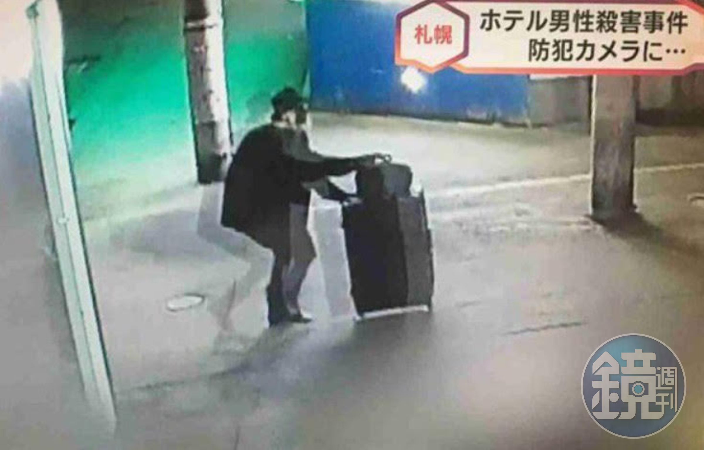 監視器拍到疑似嫌犯離開的畫面。(翻攝推特@kuokuo0888)