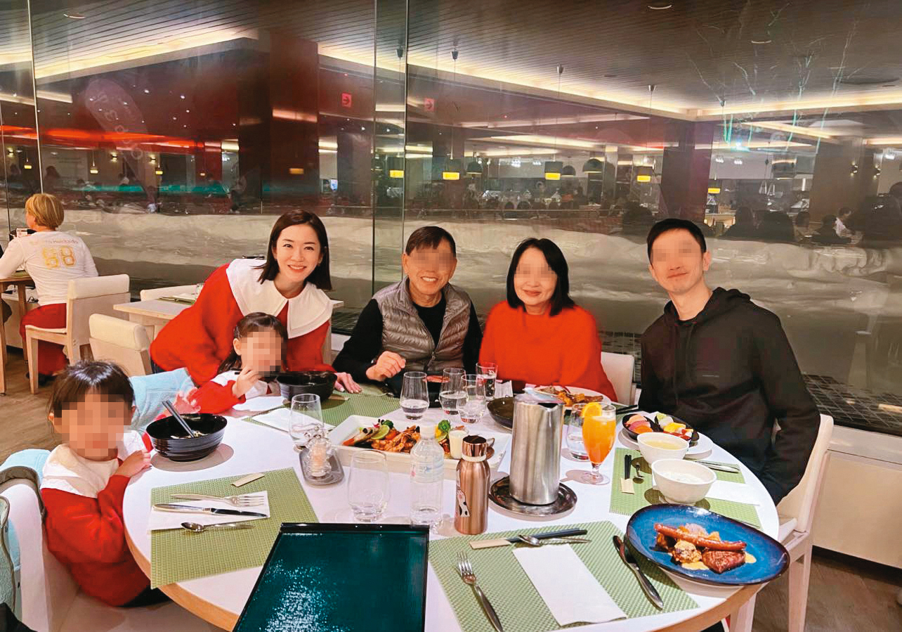 楊千霈（左一）婚後經常在臉書曬出祖孫三代一家和樂的照片。（翻攝自楊千霈臉書）