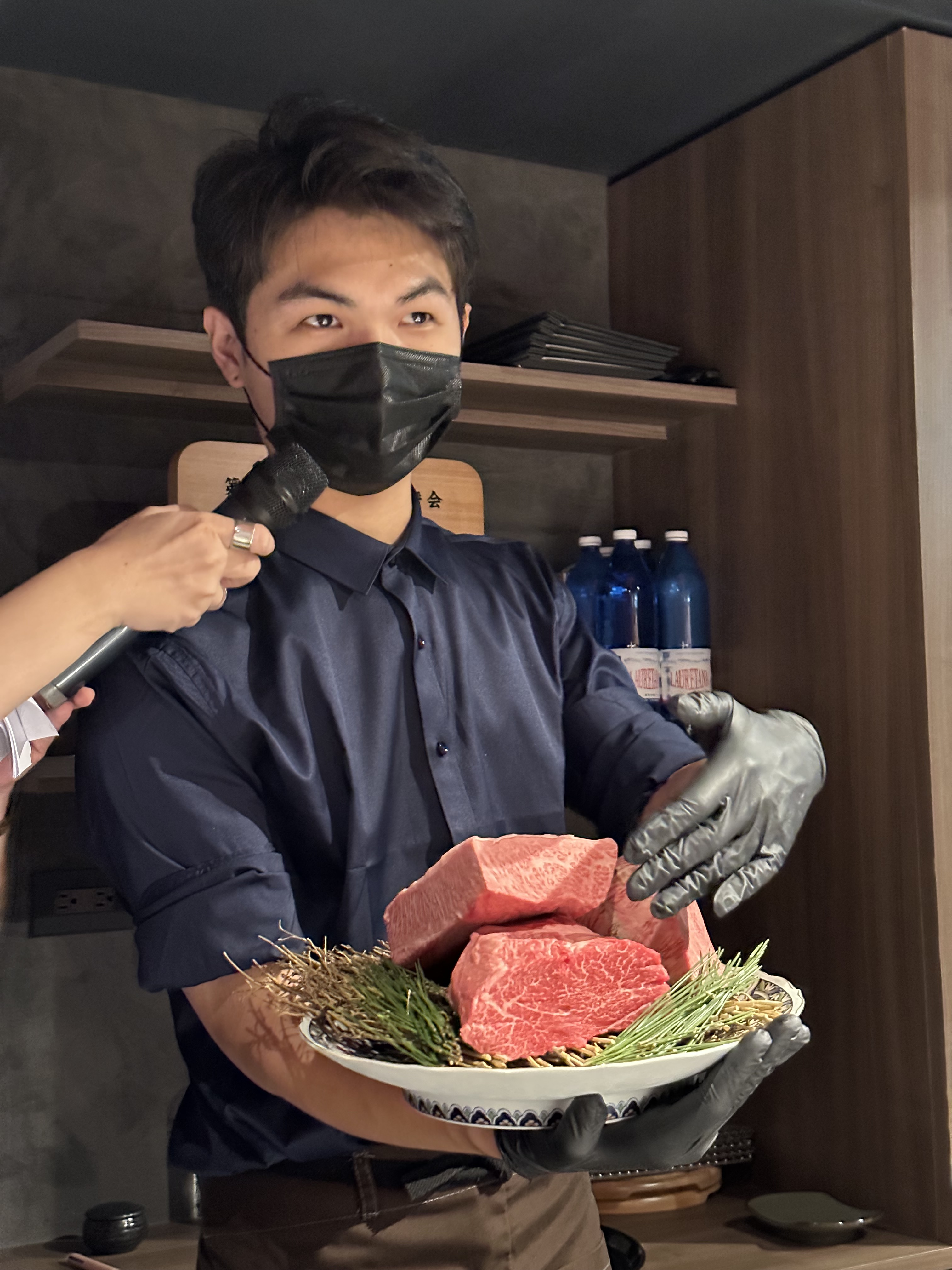 主廚Eason結合日式和西式手法，讓和牛燒烤料理不容易膩口。