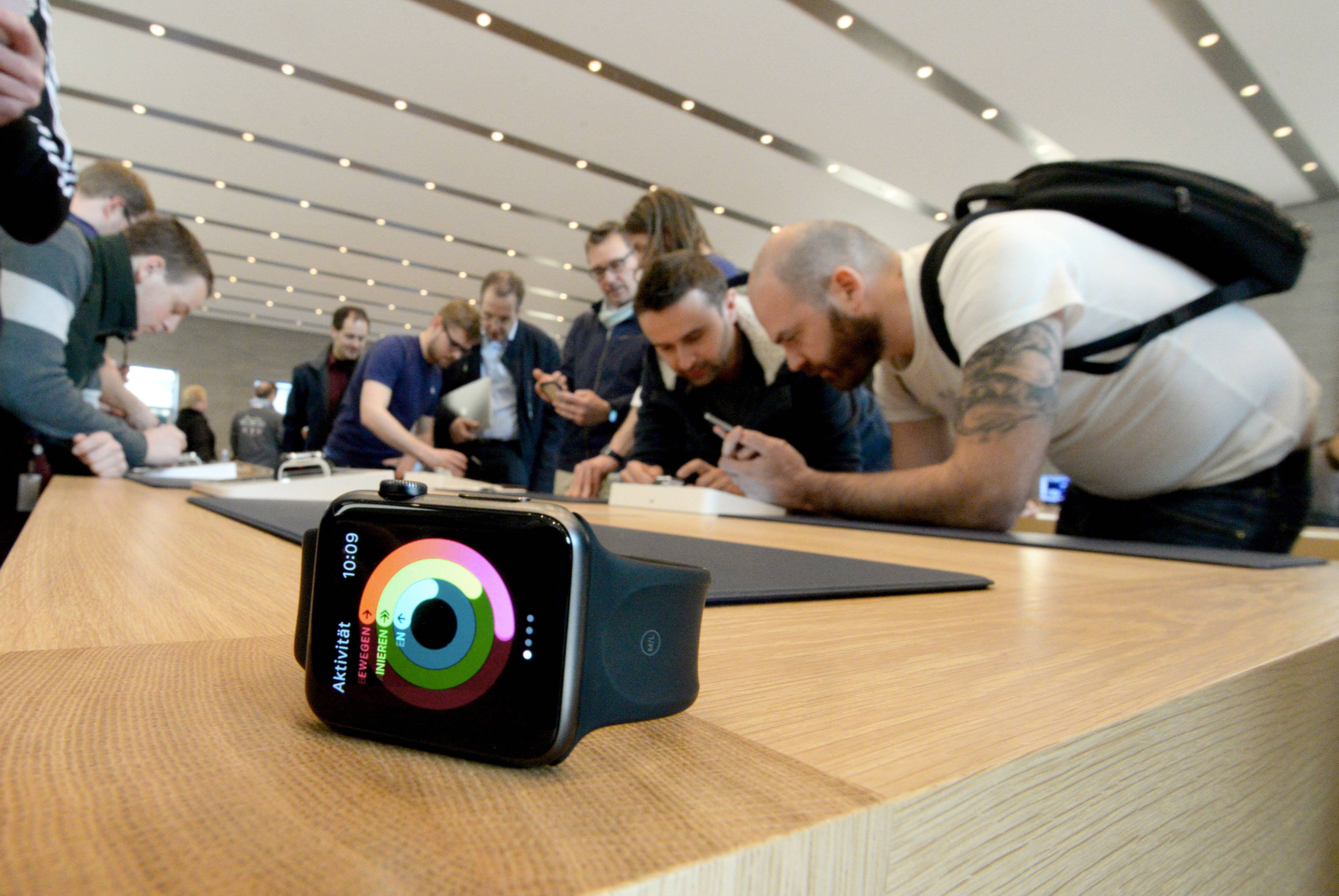 台亞前身為光磊,在LED、感測產業投入許久,近期更上層樓進軍醫療級血糖偵測產業,搶奪相關商機,力拚蘋果與華為。圖為Apple Watch。(東方IC)