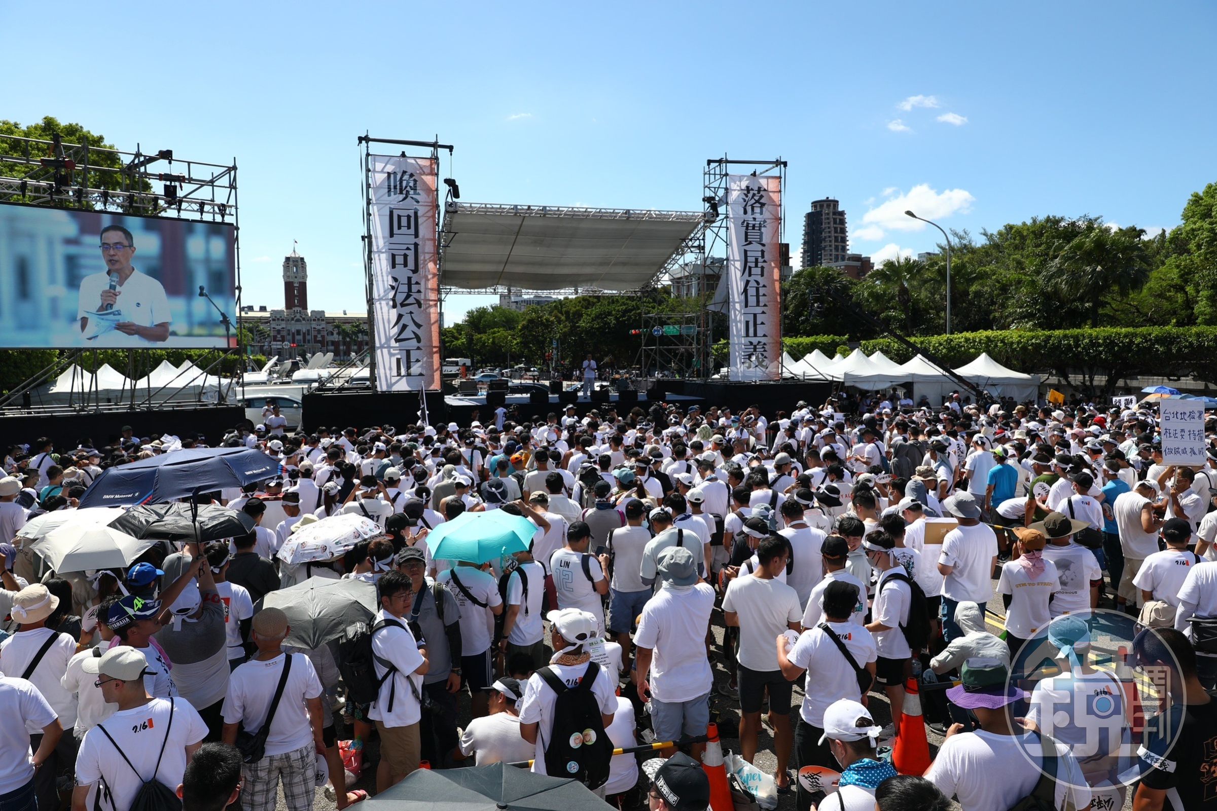 今天「公平正義救台灣」大遊行開始前,有網友出言恐嚇在凱道「放炸彈清除低端人口」,警方已介入追查。