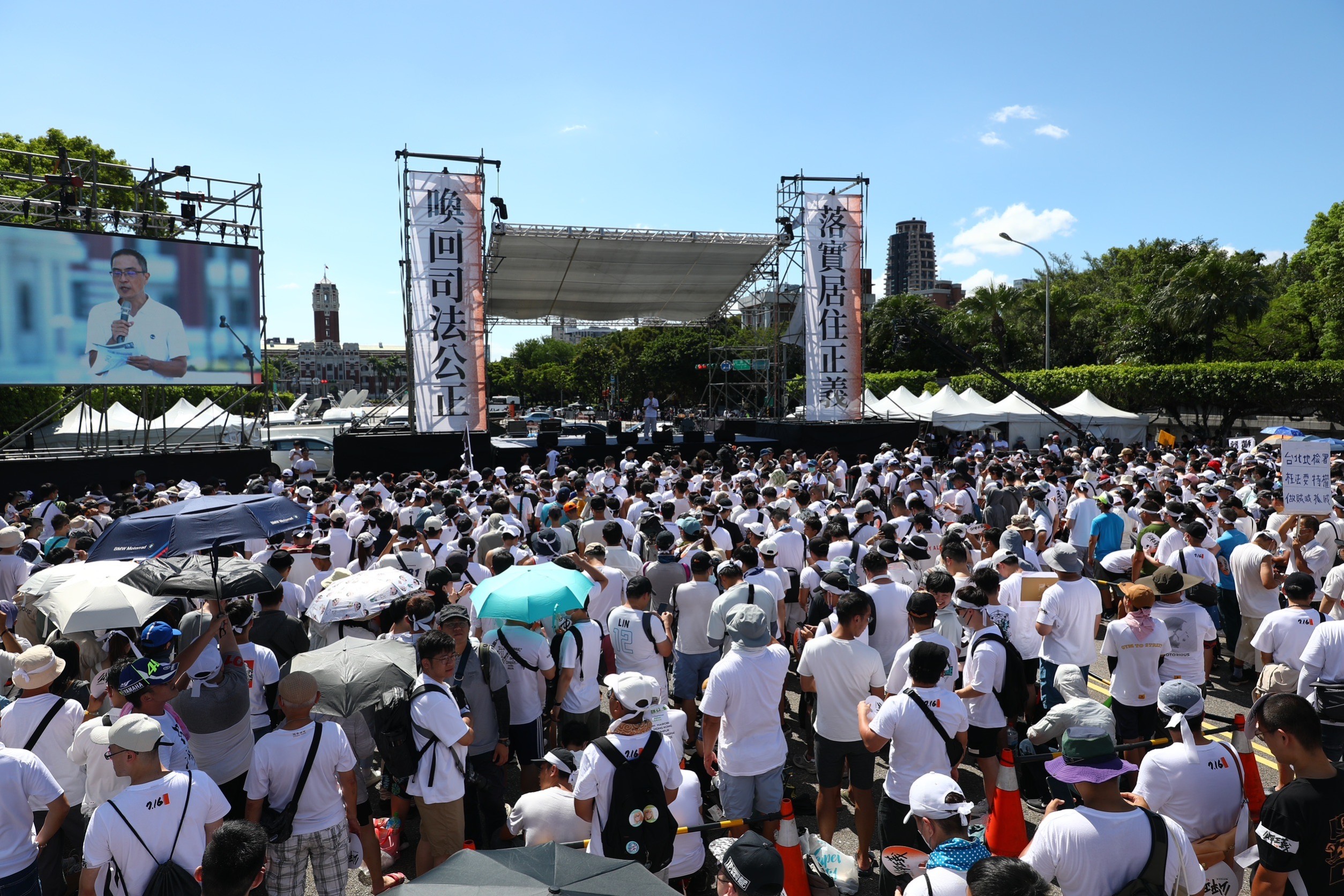 今天「公平正義救台灣」大遊行開始前，有網友出言恐嚇在凱道「放炸彈清除低端人口」，警方已介入追查。