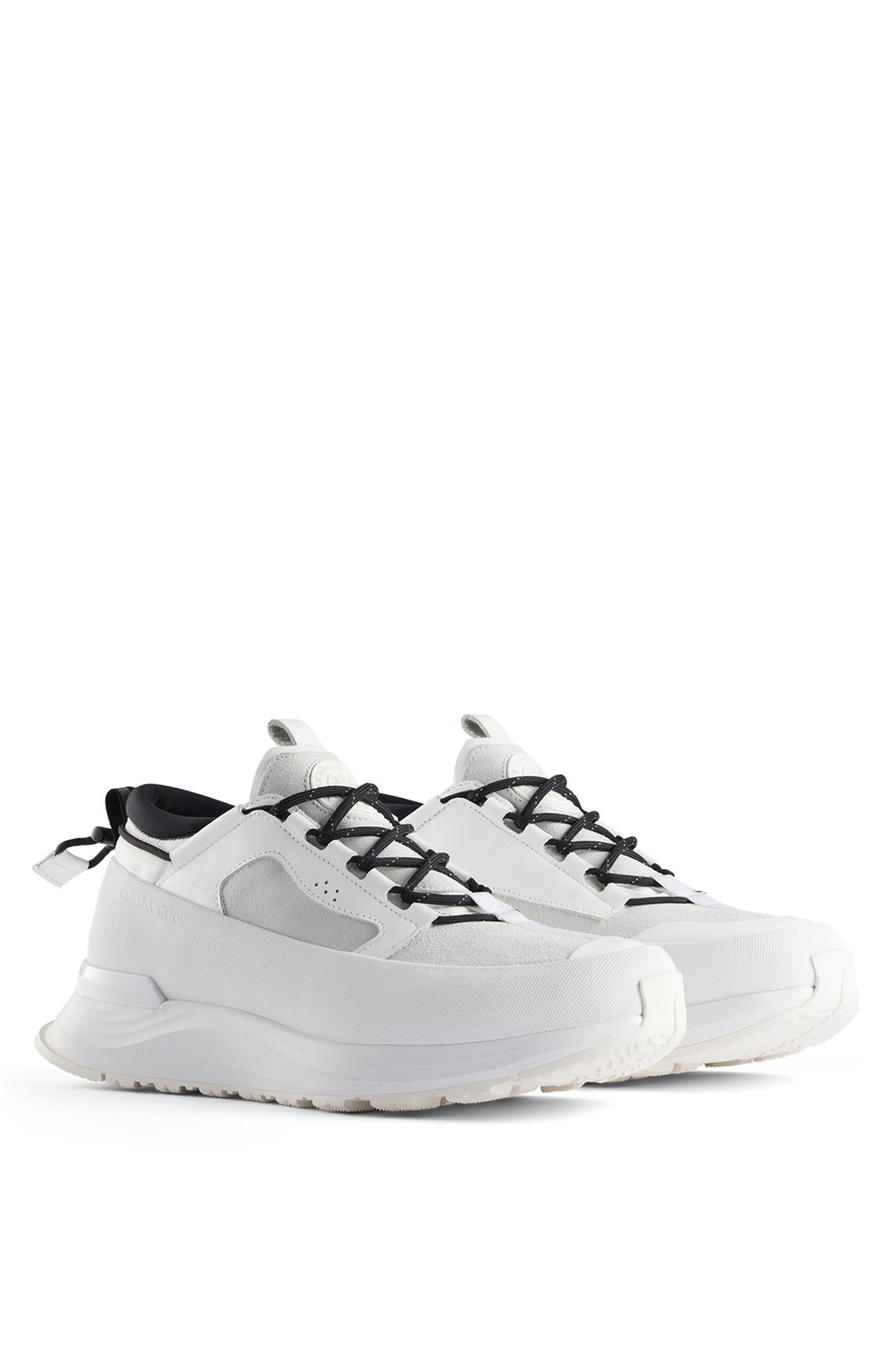 Glacier Trail低筒運動鞋。女款冰雪白色NT$15,600（CANADA GOOSE提供）