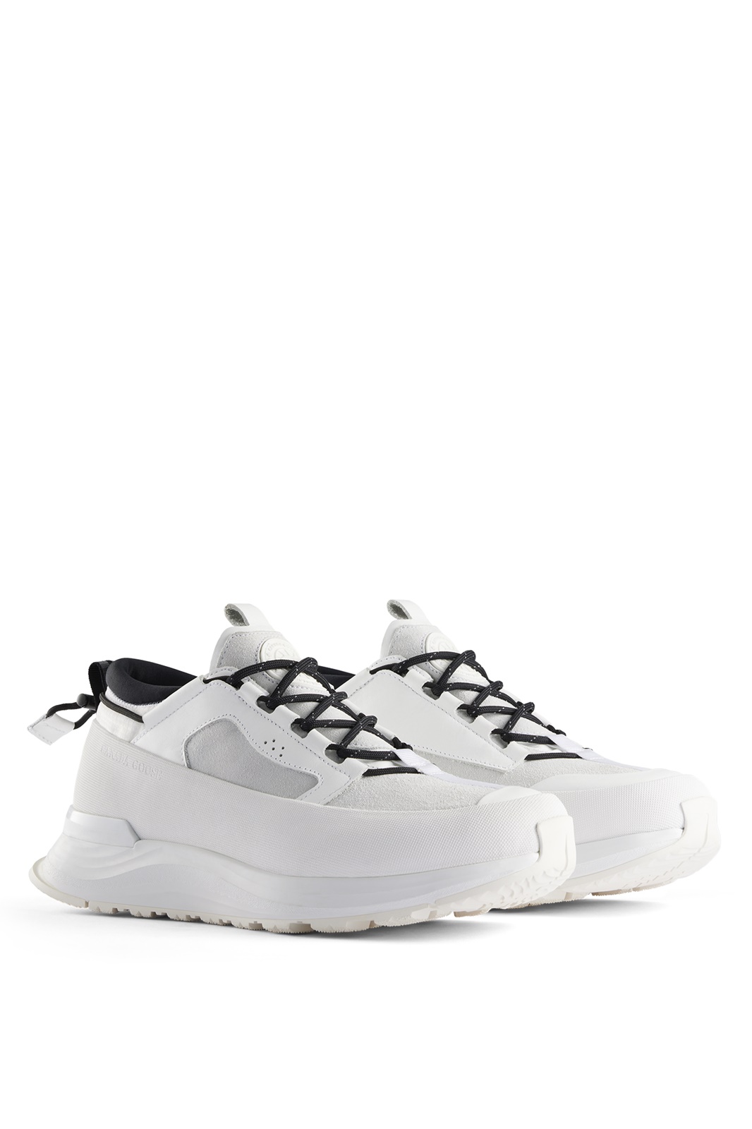 Glacier Trail低筒運動鞋。女款冰雪白色NT$15,600(CANADA GOOSE提供)