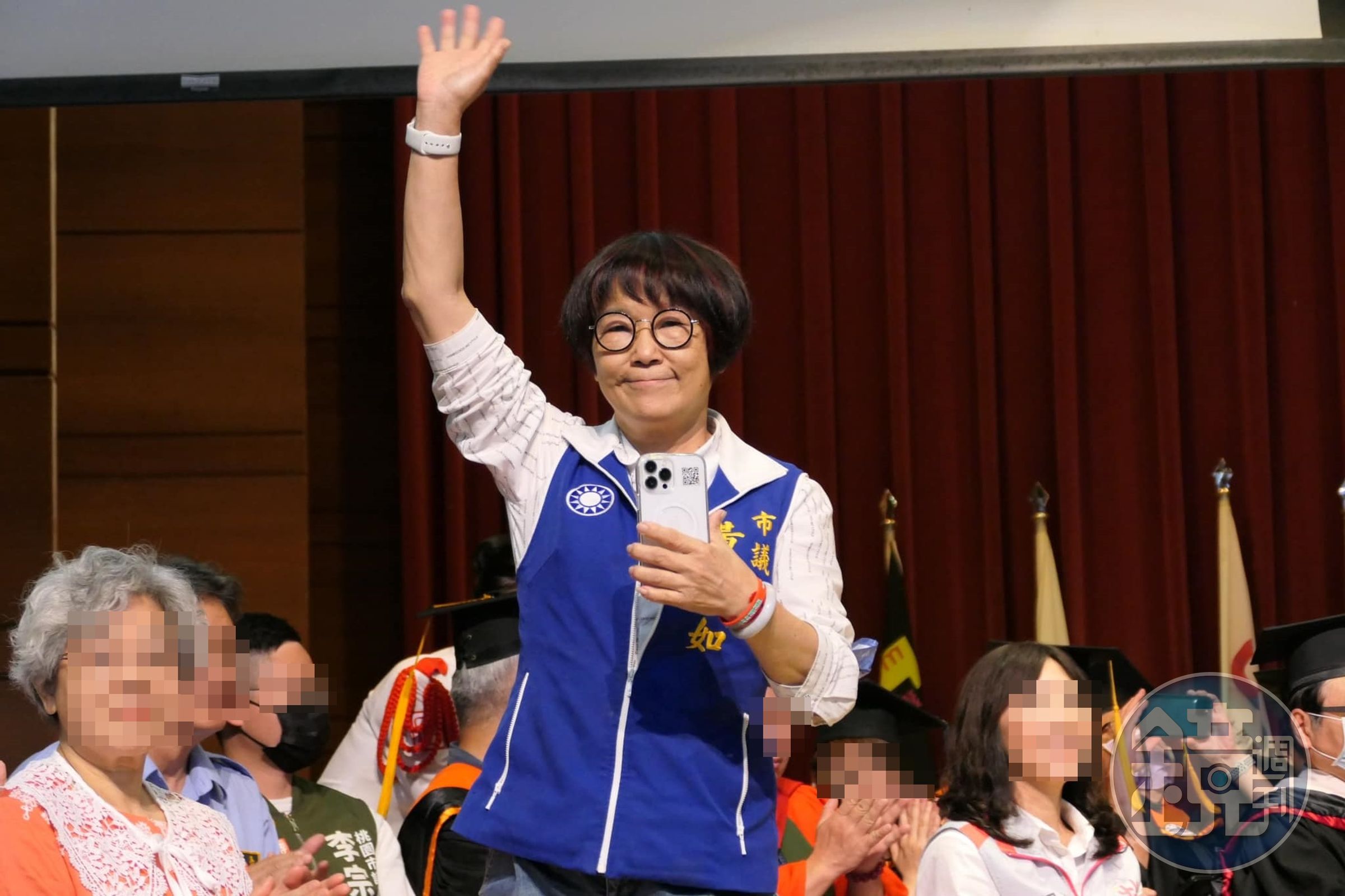 桃園市議員黃婉如因為公開指控某國中女老師言行不當,導致對方被逼離職,遭部分家長到議員臉書替老師抱屈。(翻攝自黃婉如 桃園市議員臉書)