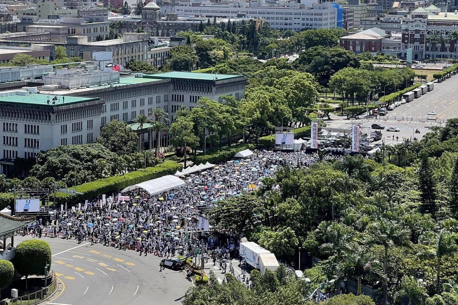716遊行人數眾說紛紜引起討論，但北市警局澄清，沒有估算人數。（翻攝自台灣普拉斯臉書）