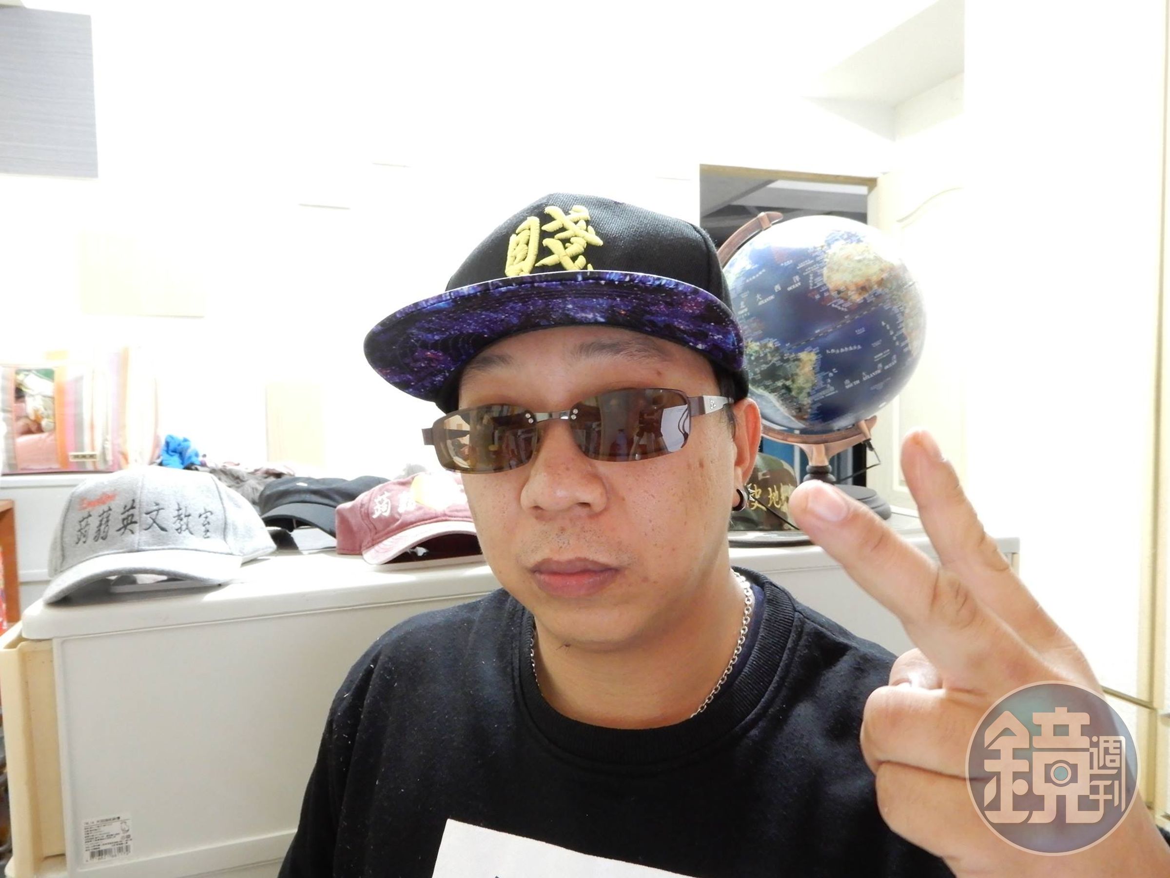 YouTuber「蒟蒻講幹話」日前無預期停更2個月，沒想到近日傳出「死訊」。（翻攝自蒟蒻講幹話臉書）