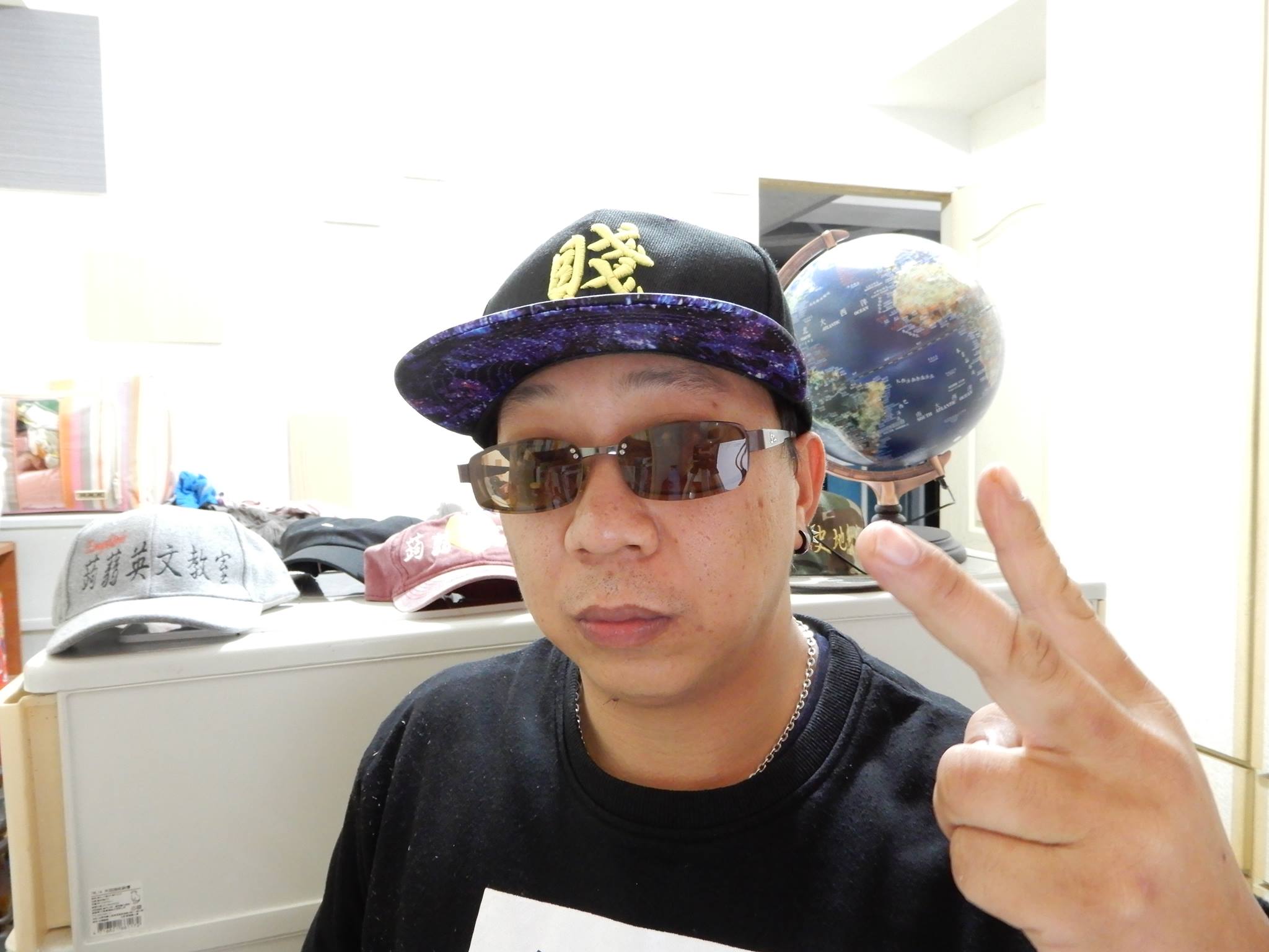 YouTuber「蒟蒻講幹話」日前無預期停更2個月，沒想到近日傳出「死訊」。（翻攝自蒟蒻講幹話臉書）