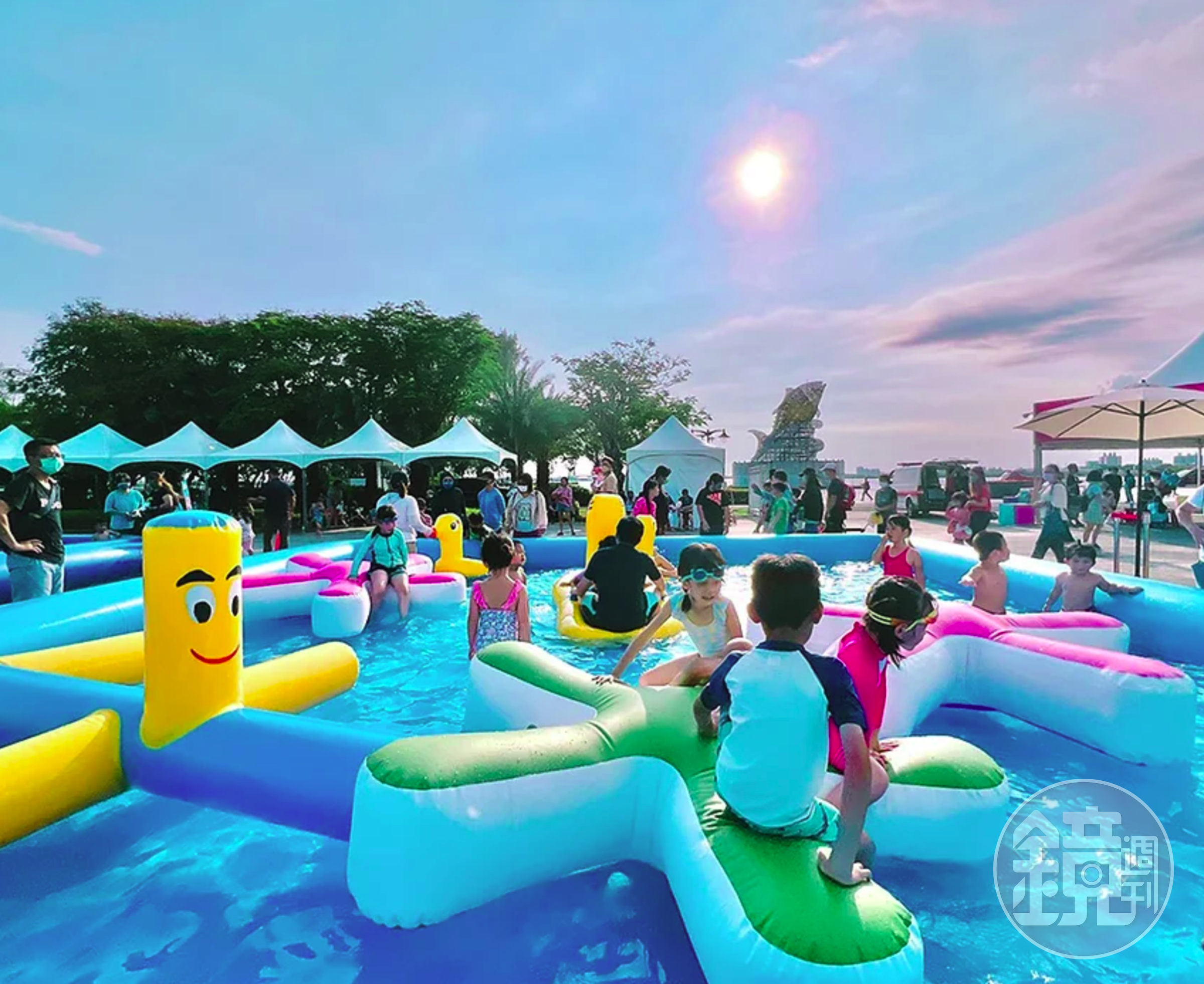 水上遊樂園十分消暑,換上泳裝就能免費玩。(屏東縣政府傳播暨國際事務處提供)
