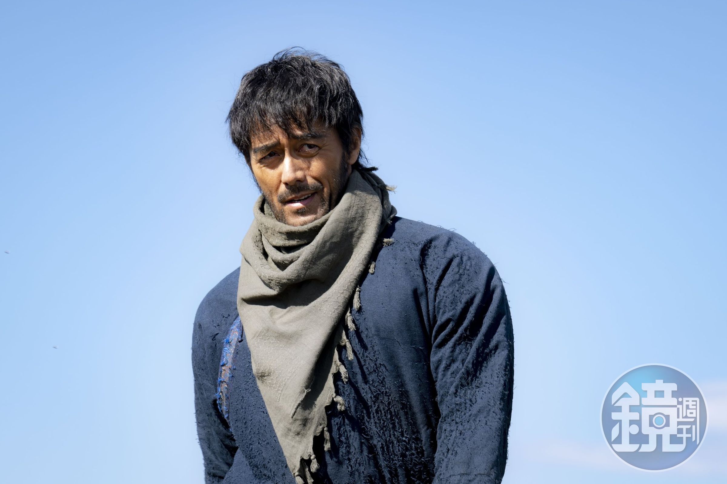 阿部寬繼《下町火箭》後再次演出導演福澤克雄的作品,劇中被誤認為是當地人的他其實演的是日本人角色。(翻攝自《VIVANT》Twitter)