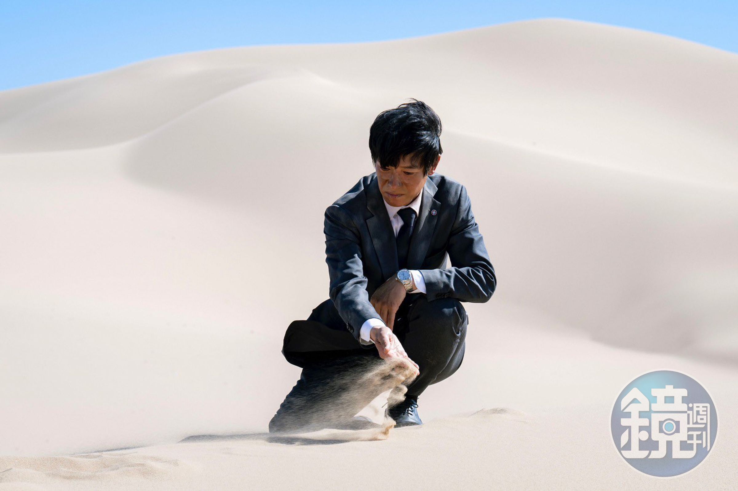 堺雅人主演新劇《VIVANT》昨晚開播,因首次揭露故事神秘面紗,相關關鍵字立刻衝上推特冠軍。(翻攝自《VIVANT》Twitter)