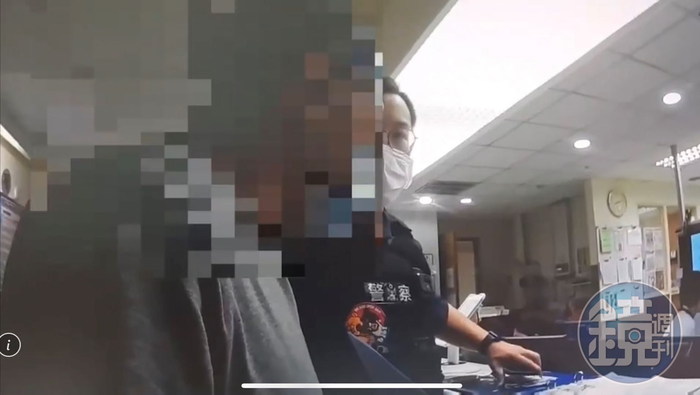 李男因在病房內施打海洛因毒品,遭警方逮捕。(翻攝畫面)