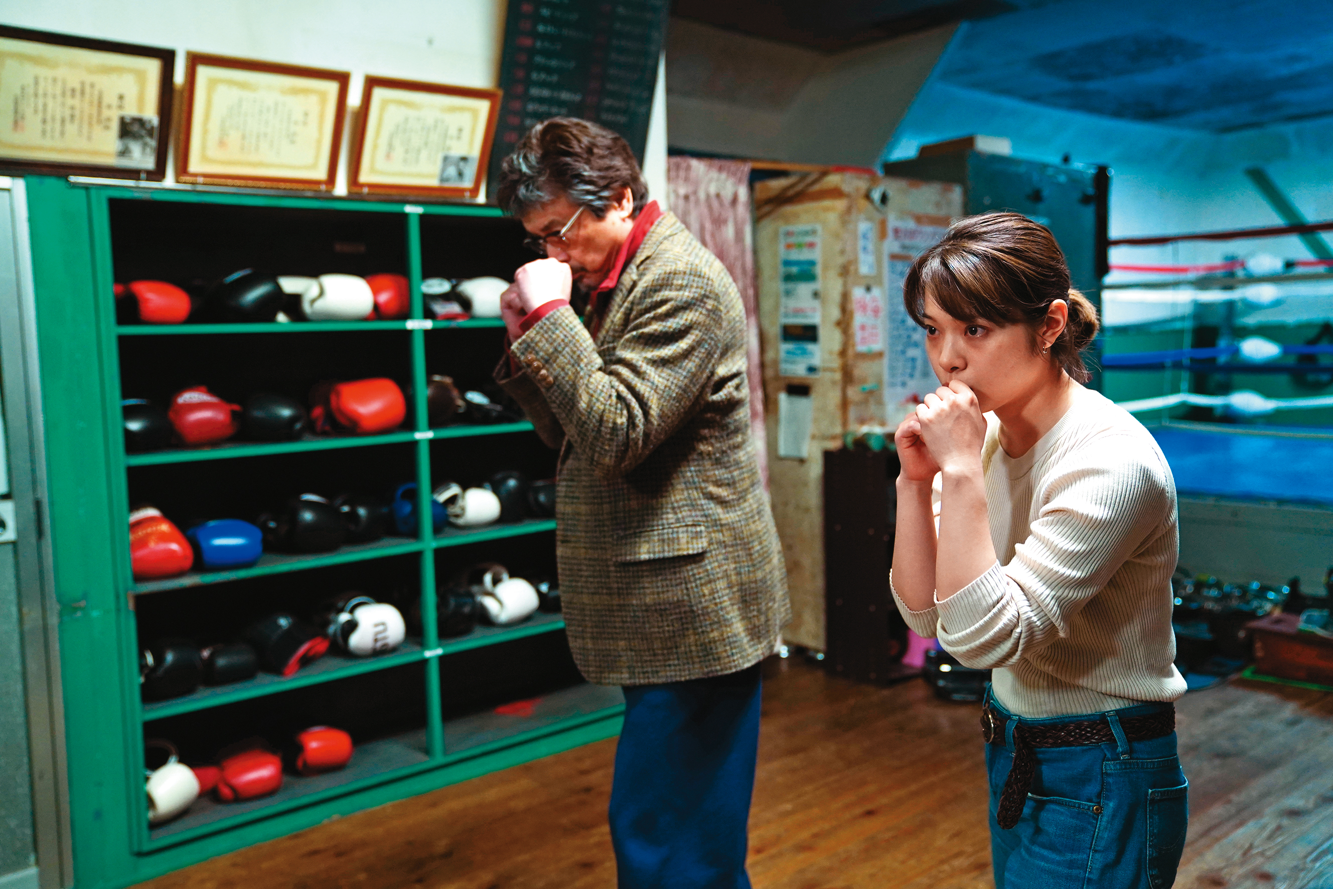 天生聽障的職業女拳擊手心魔愈來愈大，視為第二個家的拳擊館亦歇業，她卻即將面臨重要賽事。（光年映畫提供）