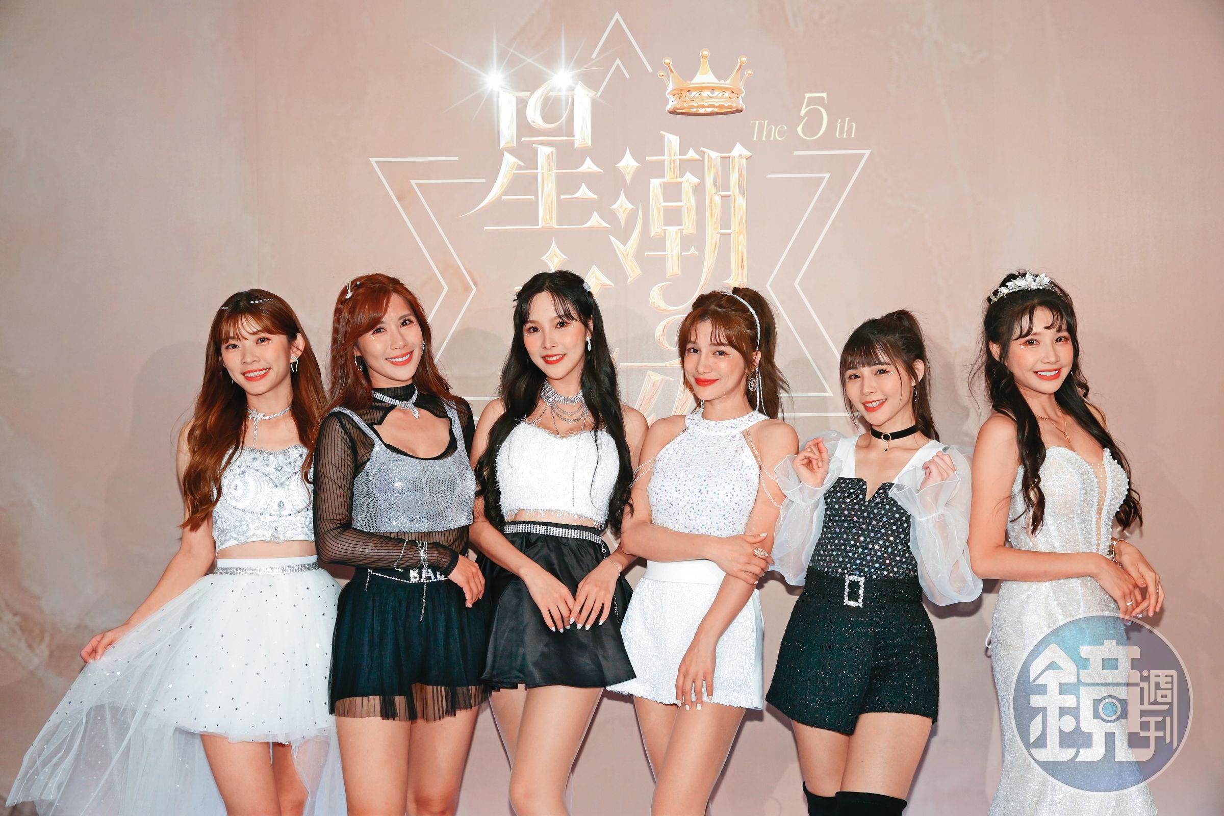 樂天女孩穎樂(左起)、沐妍、Rina、岱縈、筱晴、筠熹參加浪LIVE星潮之夜盛典亮麗出場,特地為表演排練全新舞步。