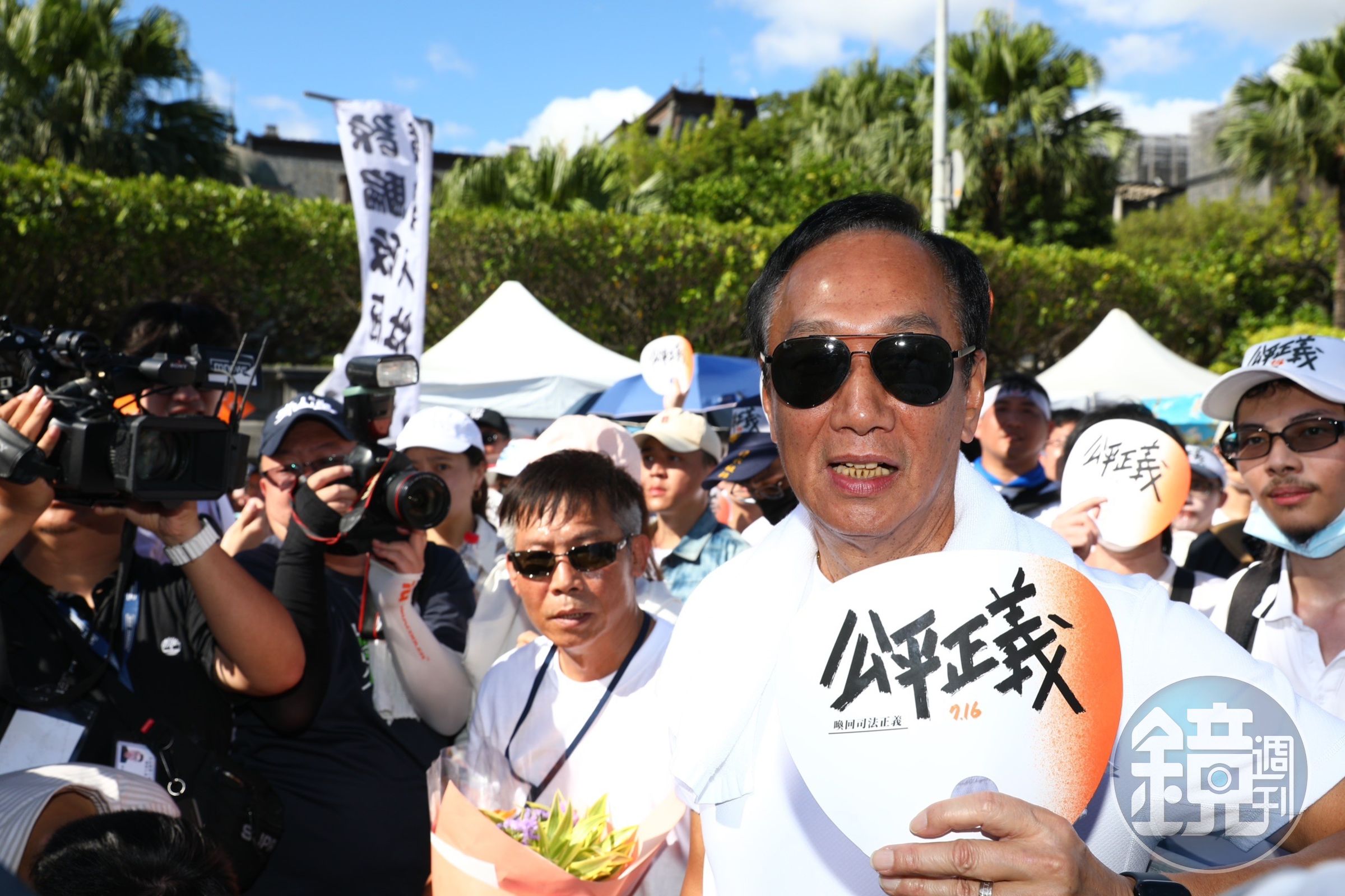 郭台銘昨出席凱道遊行，稱是要聆聽柯文哲的演說，向他學習如何「精準發言」吸引年輕人。