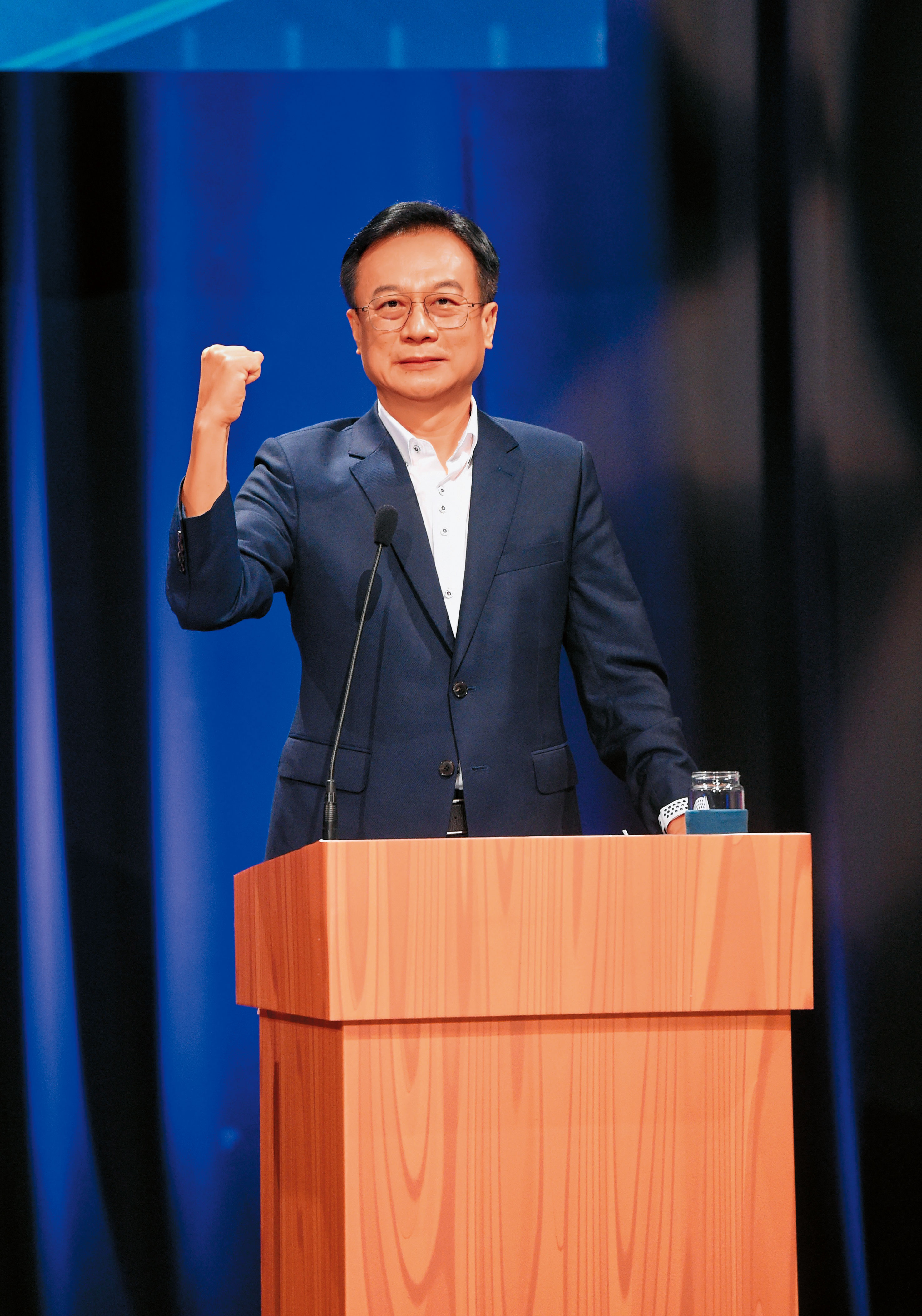 卓瑩鎗自稱是前彰化縣長卓伯源（圖）的堂姪，遭卓伯源否認。