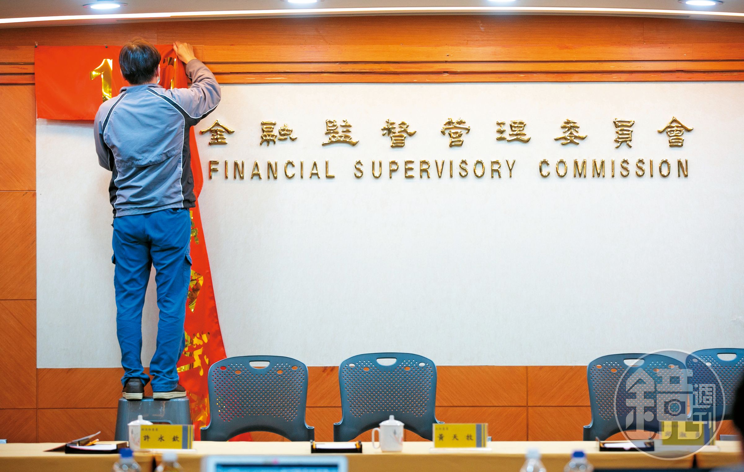 金管會宣布「強化機器人理財監理」，要好好來管管理財機器人。AI模型要設定各種變數，台灣金融業的理財機器人，最難以預測的變數就是官府與學者。