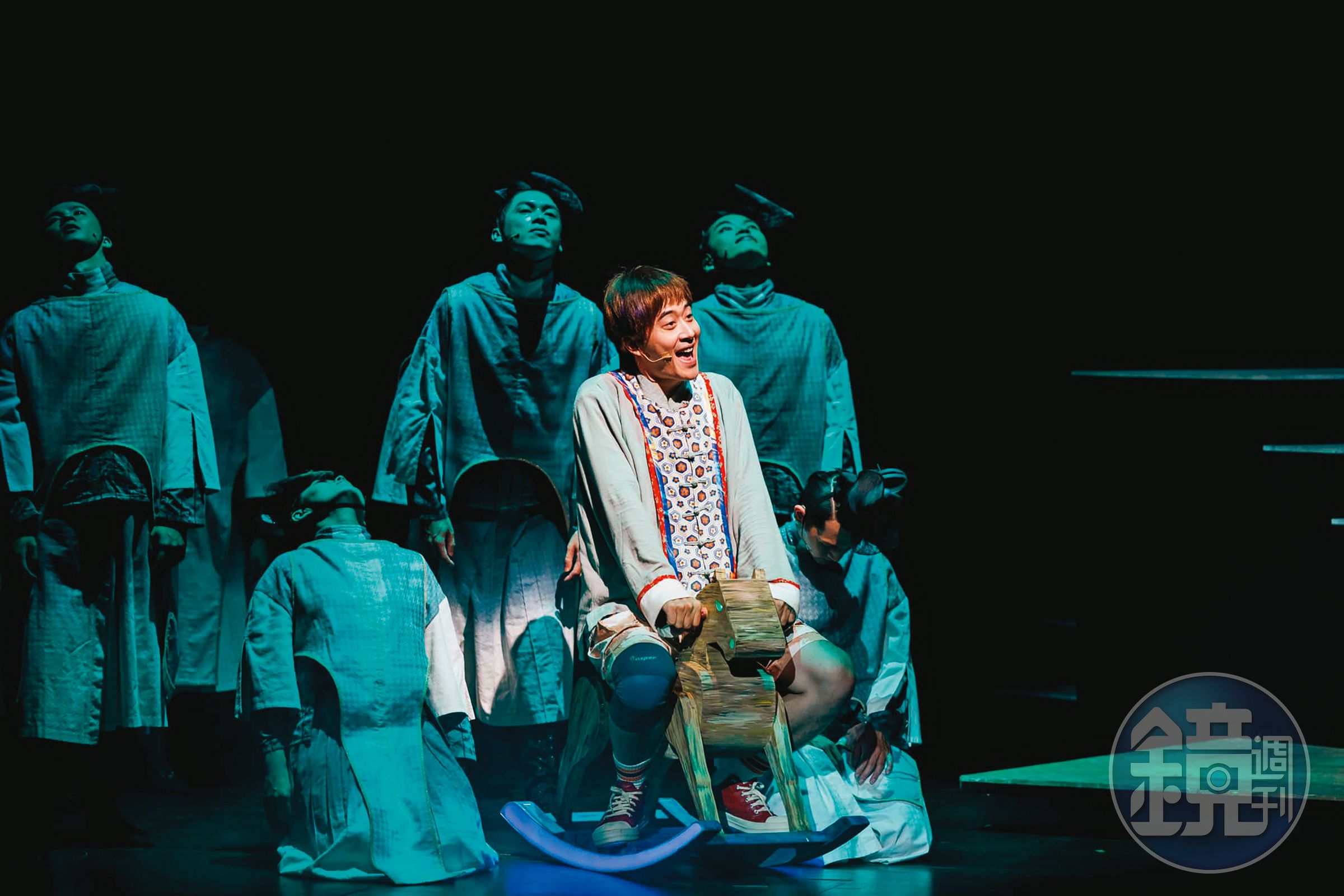 王為最近演出舞台劇《勸世三姊妹》備受好評。（翻攝自王為臉書）