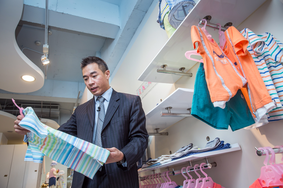 麗嬰房二代林柏蒼興趣廣泛，熱愛賽車、拳擊、泰拳、柔術、滑雪。